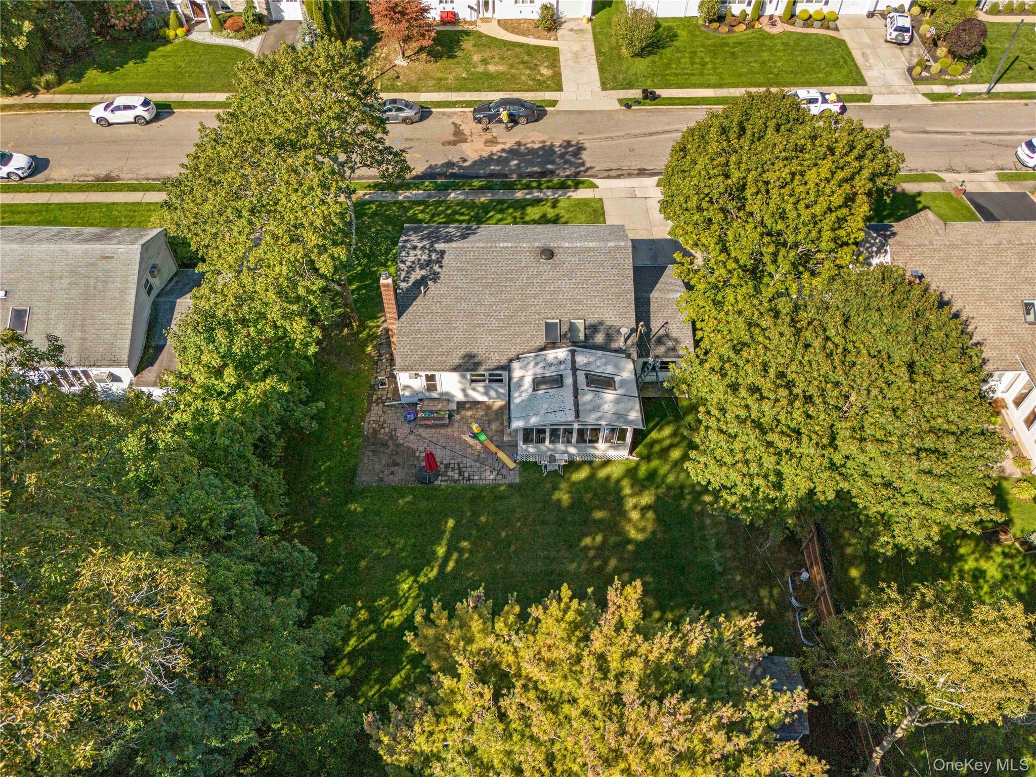 #4 photo, 38 Oxford Road, Old Bethpage , NY 11804