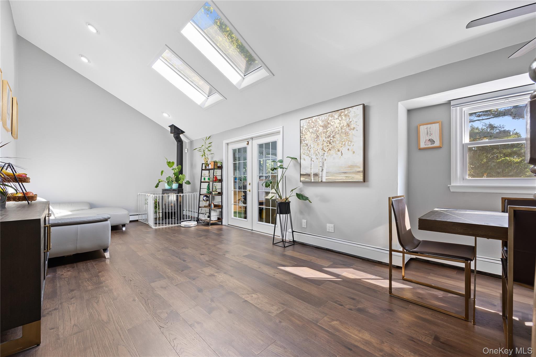 #5 photo, 38 Oxford Road, Old Bethpage , NY 11804