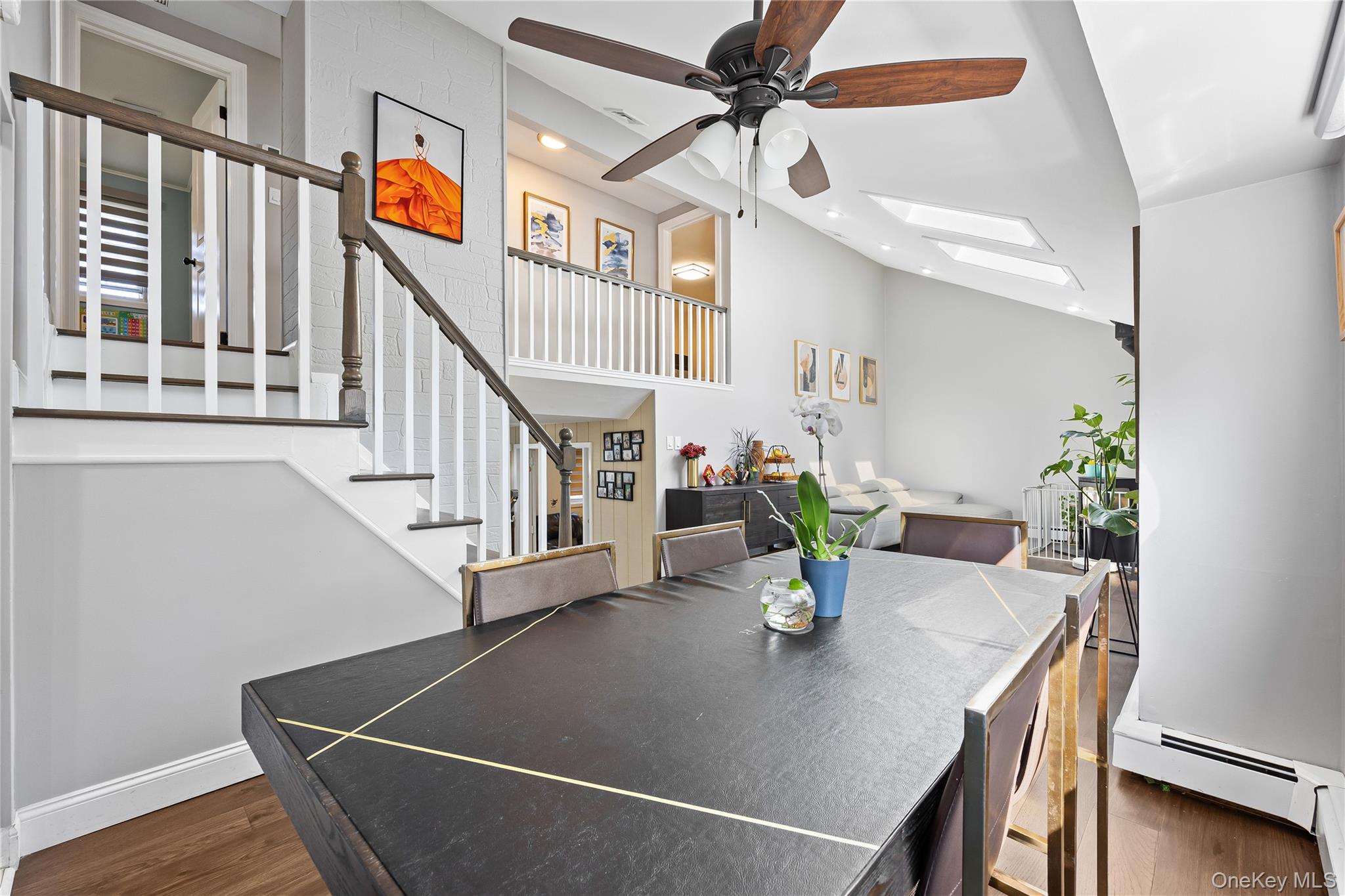 #8 photo, 38 Oxford Road, Old Bethpage , NY 11804