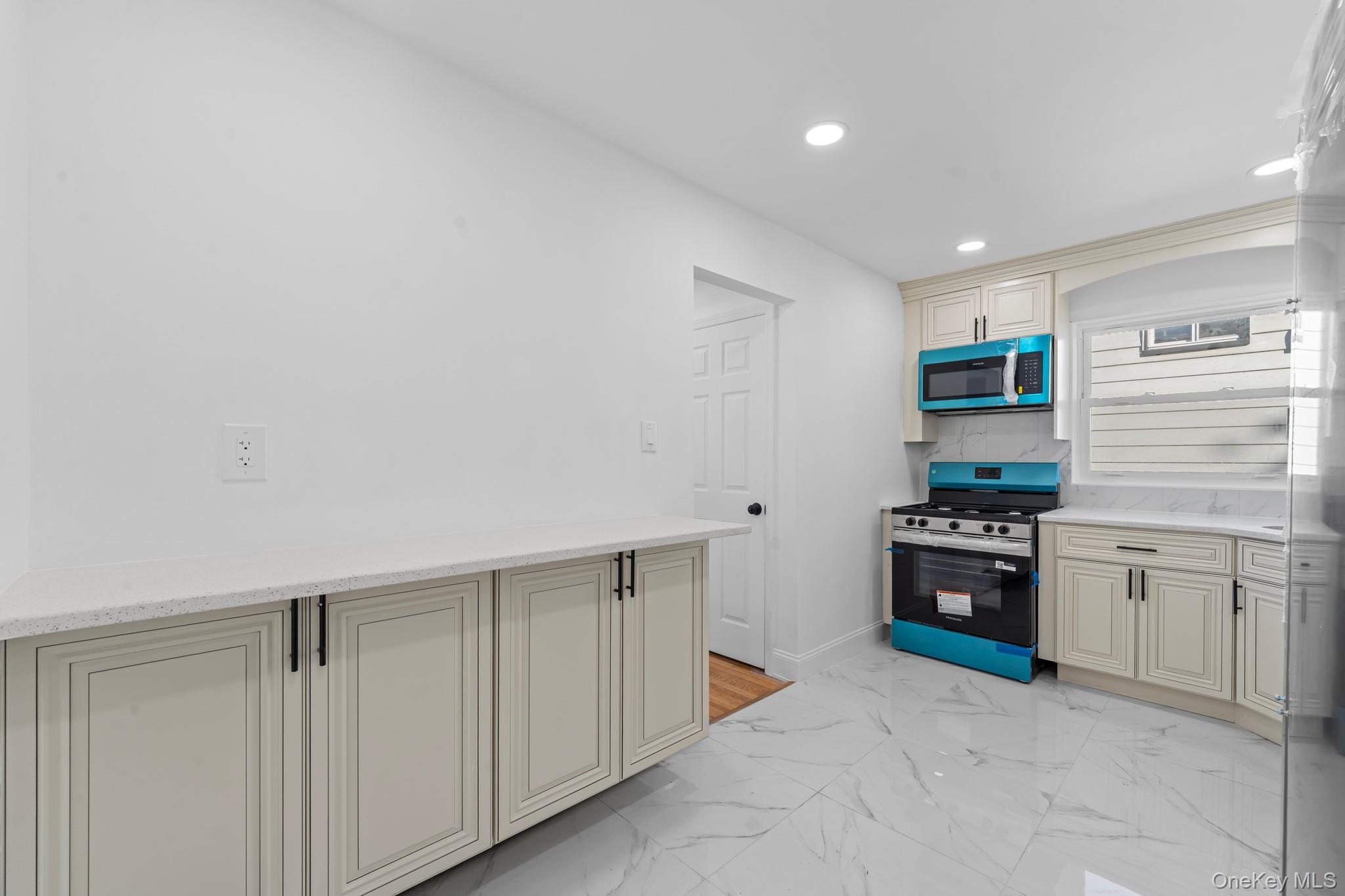 #15 photo, 18918 Tioga Dr, Saint Albans , NY 11412