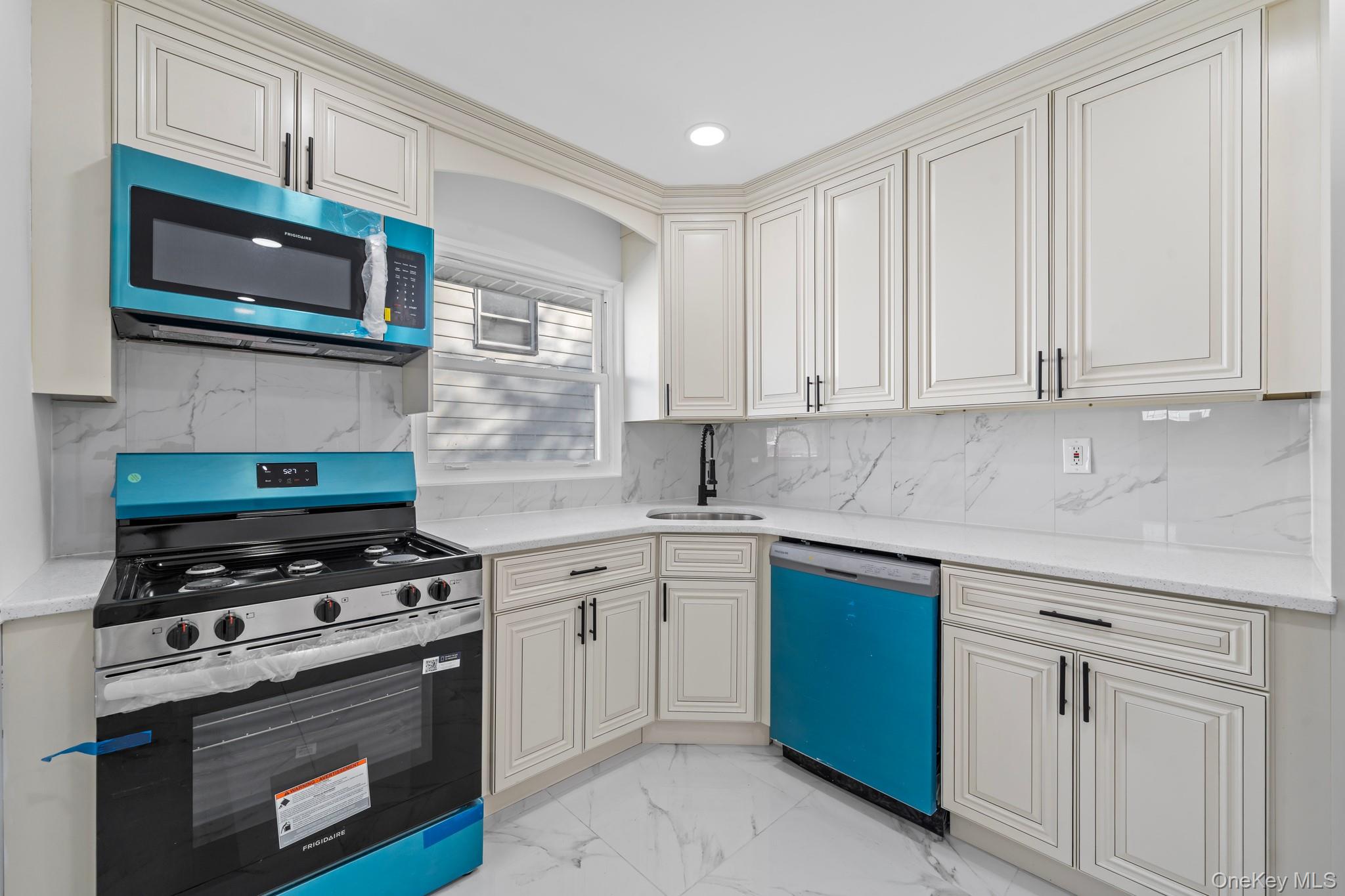 #18 photo, 18918 Tioga Dr, Saint Albans , NY 11412