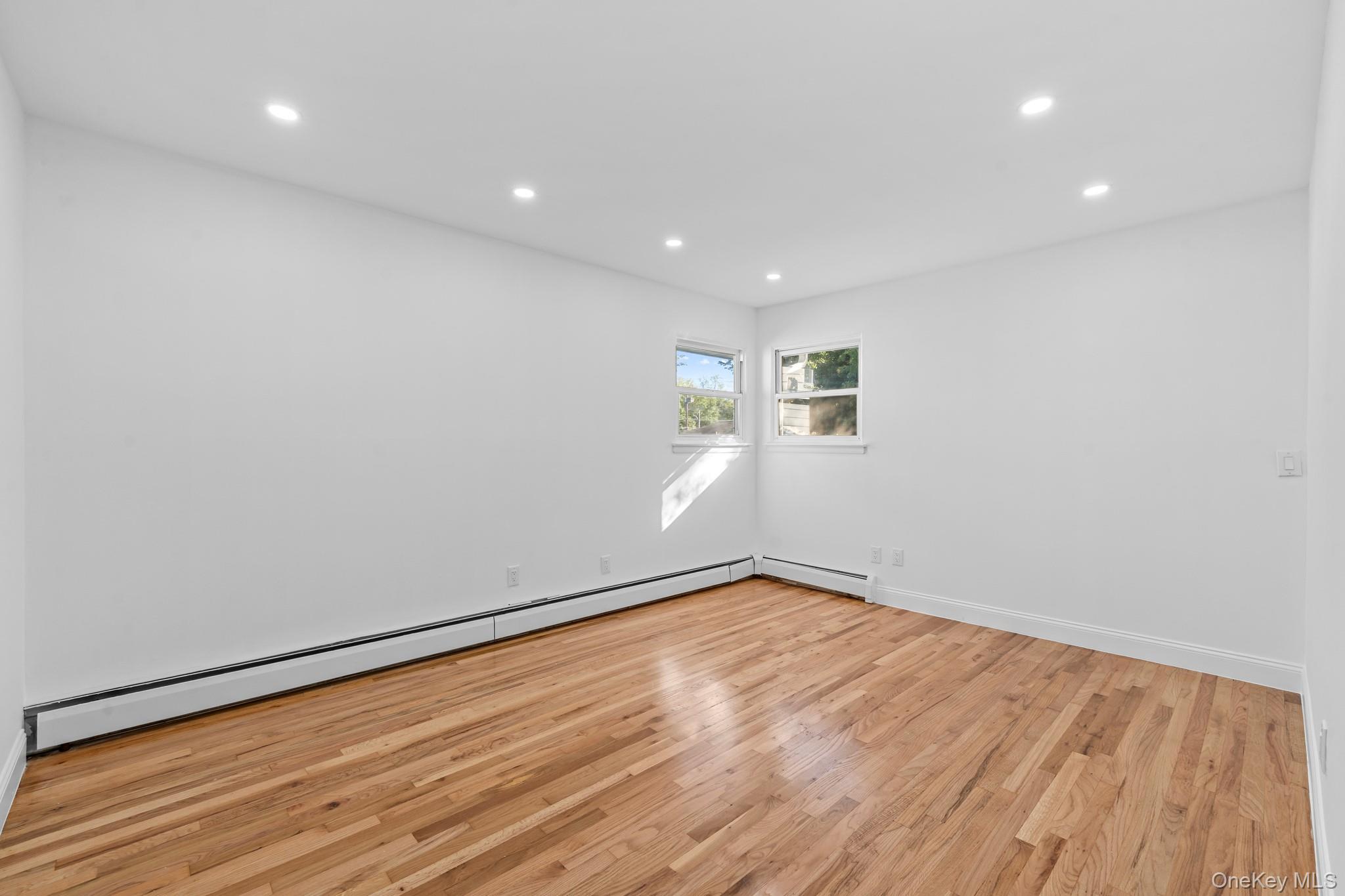 #4 photo, 18918 Tioga Dr, Saint Albans , NY 11412