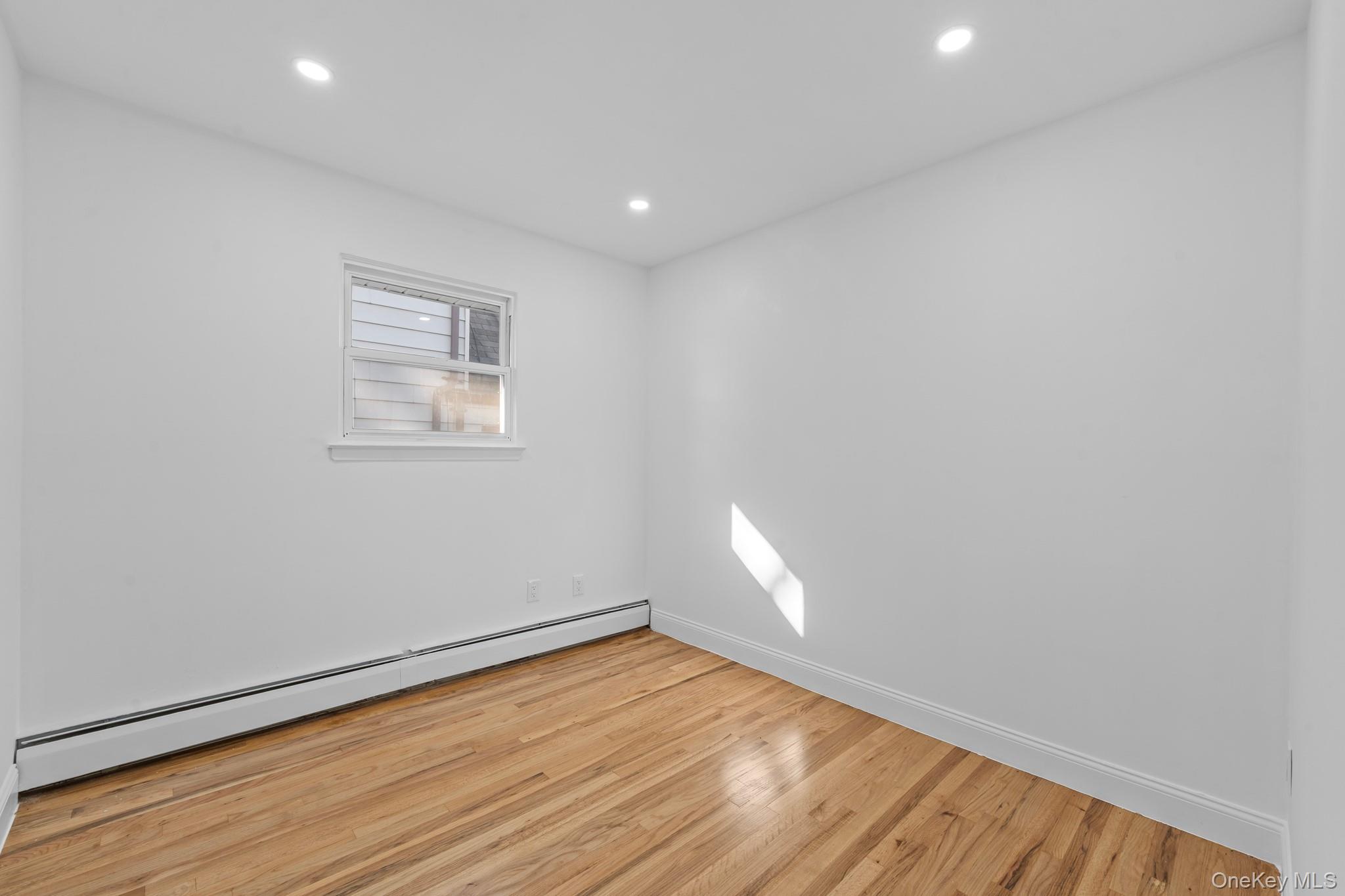 #7 photo, 18918 Tioga Dr, Saint Albans , NY 11412