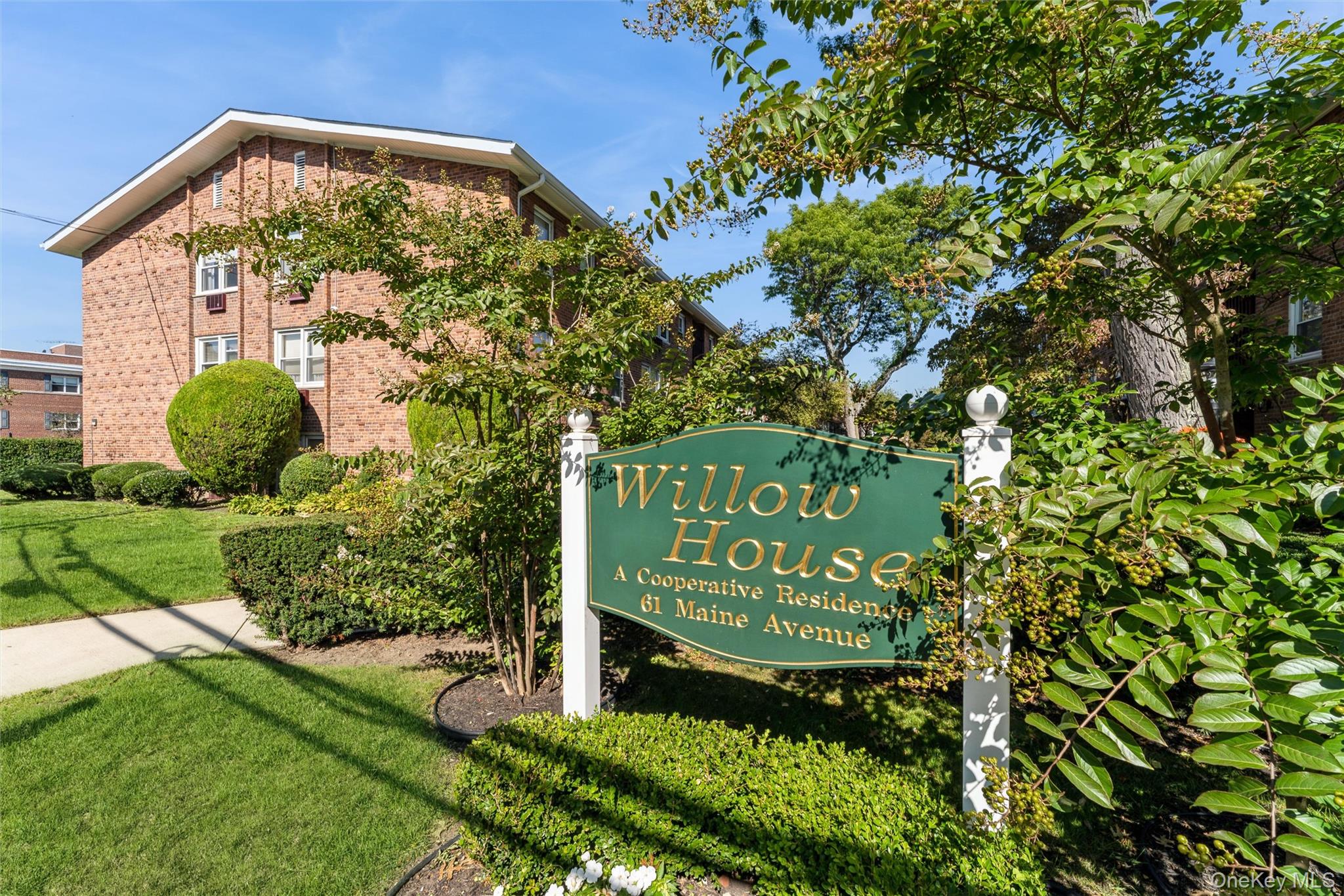 #1 photo, 61 Maine Avenue, ナッソー郡 Rockville Centre , NY 11570