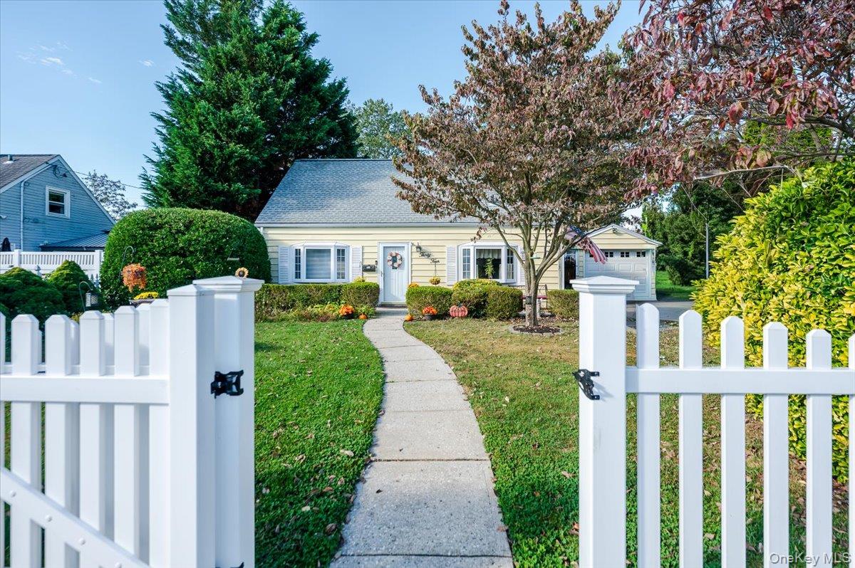 #1 photo, 34 Curve Lane, 长岛 Levittown , NY 11756