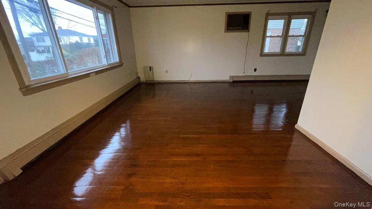 #5 photo, 16 Garfield Avenue, Valley Stream , NY 11580