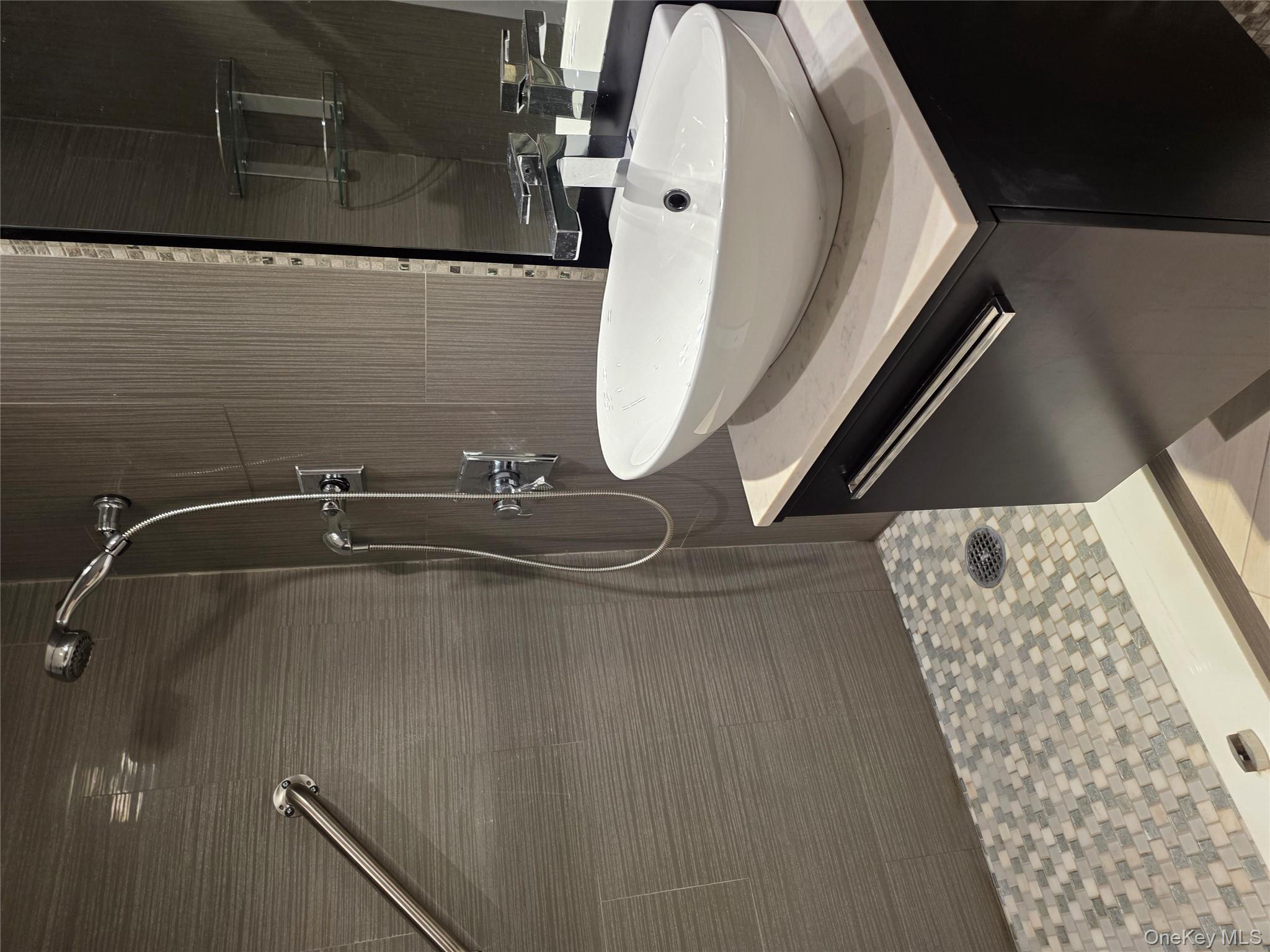 #11 photo, 18-05 215th Street, クイーンズ区 Bayside , NY 11360