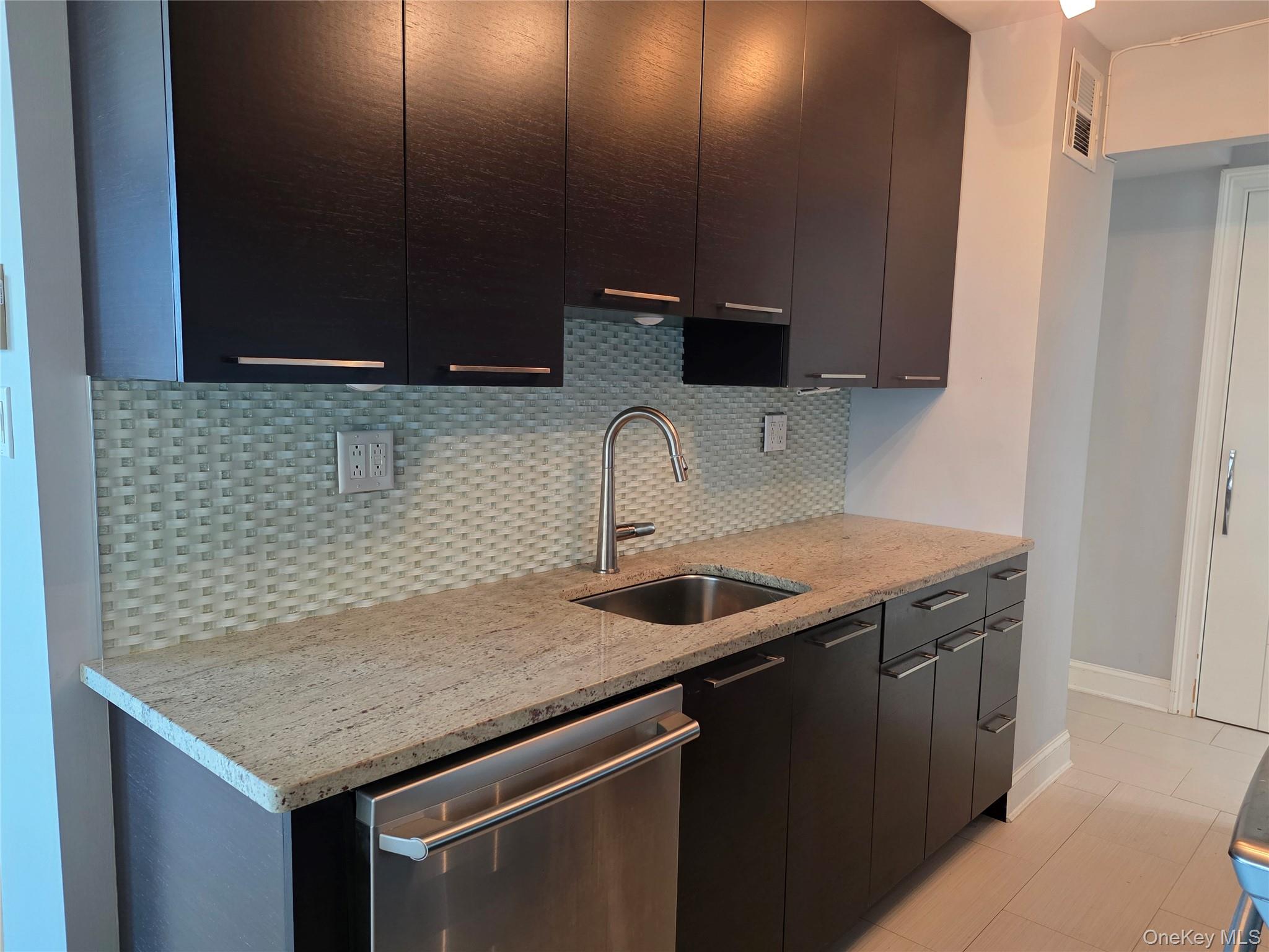 #3 photo, 18-05 215th Street, クイーンズ区 Bayside , NY 11360