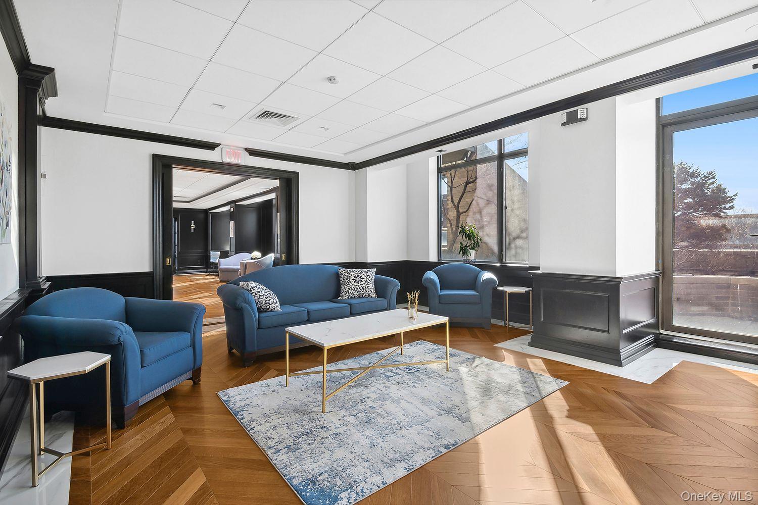 #13 photo, 112-01 Queens Boulevard, クイーンズ区 Forest Hills , NY 11375