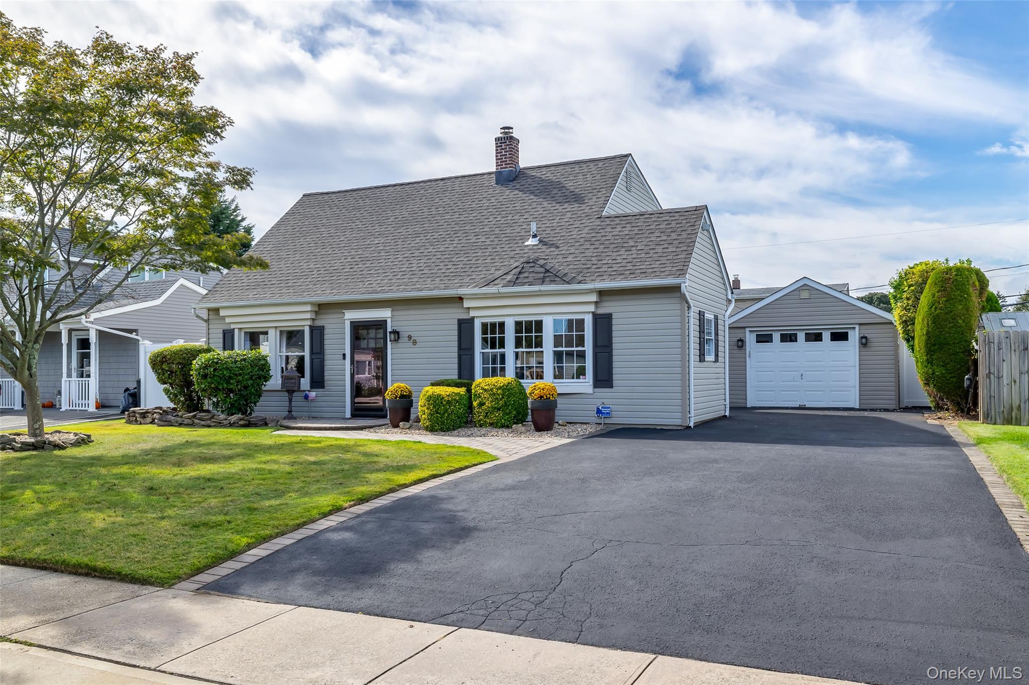 #1 photo, 98 Harvest Lane, नासाउ काउंटी Levittown , NY 11756