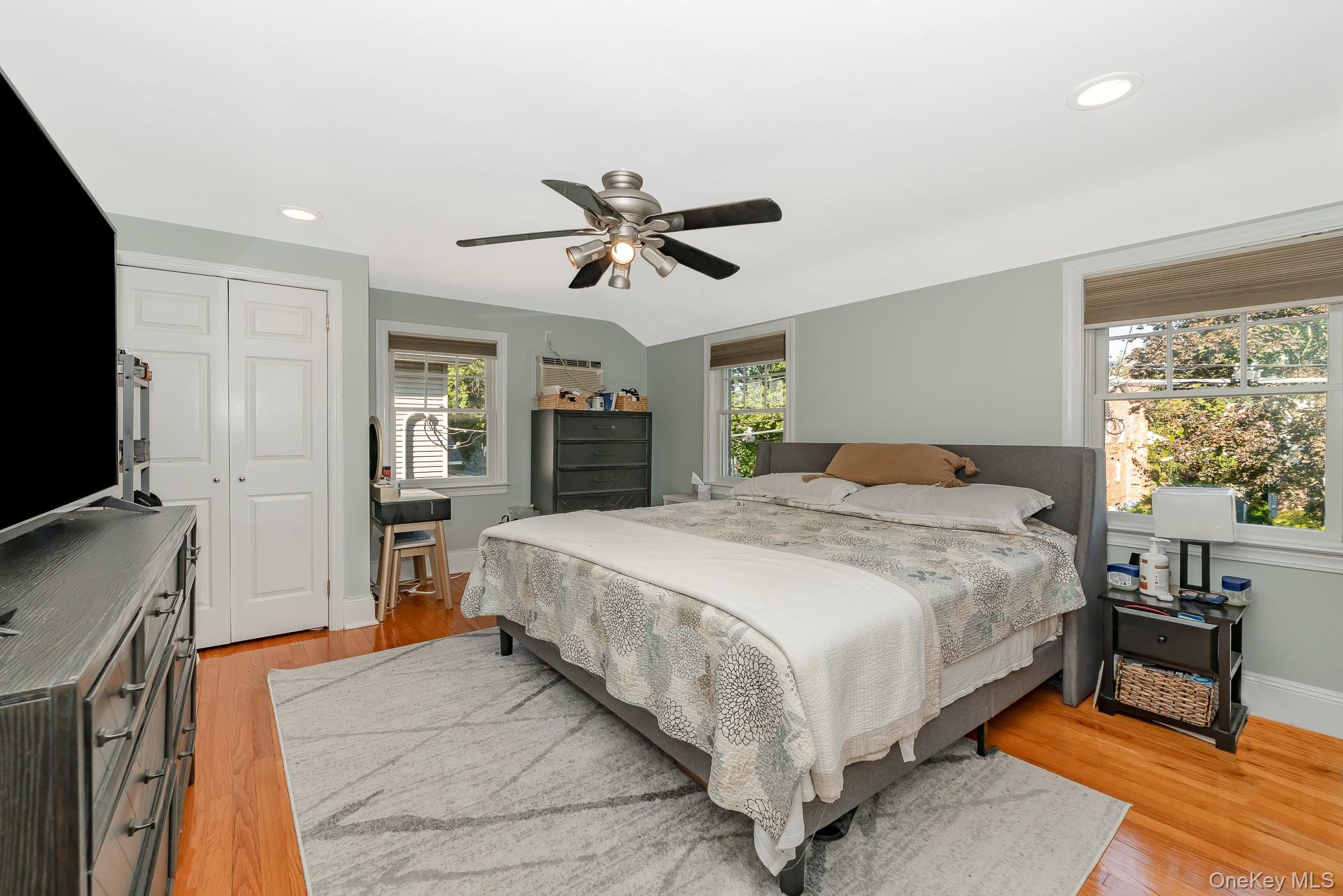 #11 photo, 10 Pansy Avenue, Floral Park , NY 11001