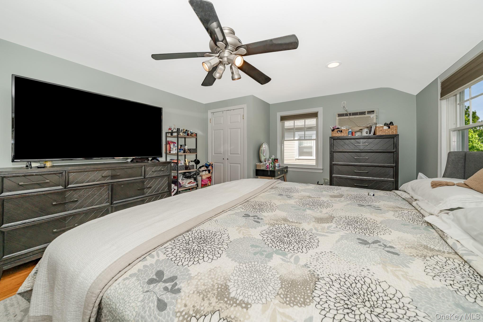 #12 photo, 10 Pansy Avenue, Floral Park , NY 11001