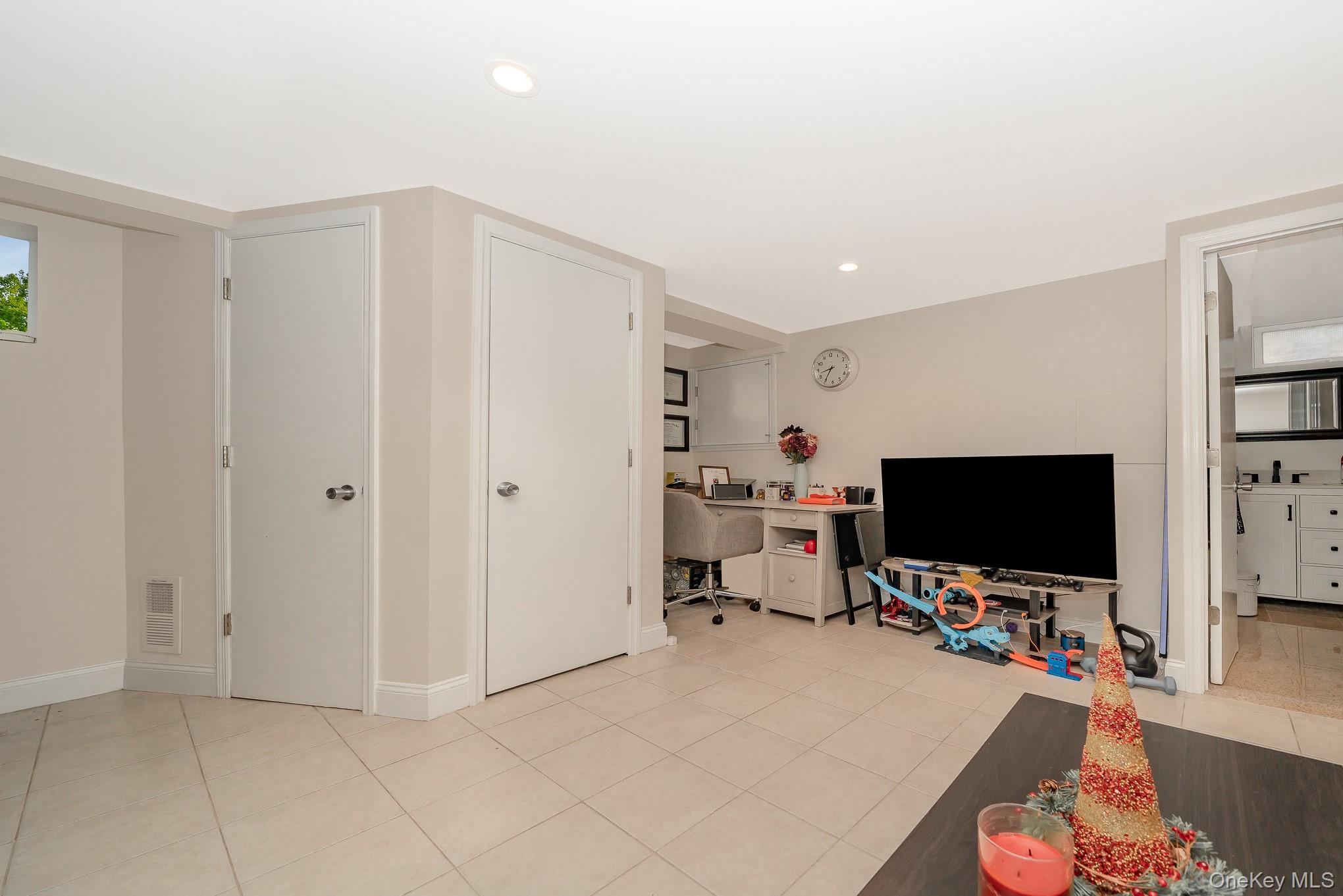 #16 photo, 10 Pansy Avenue, Floral Park , NY 11001