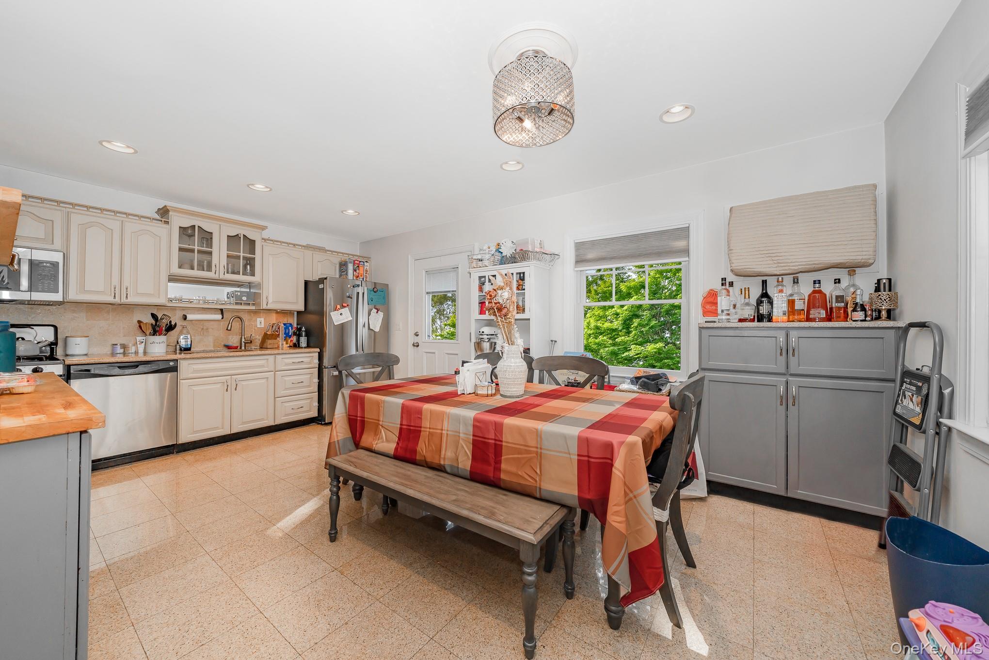 #8 photo, 10 Pansy Avenue, Floral Park , NY 11001