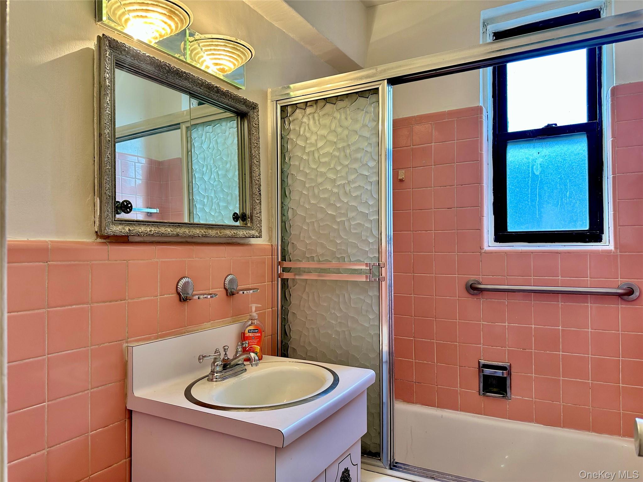 #10 photo, 83-77 Woodhaven Boulevard, クイーンズ区 Woodhaven , NY 11421