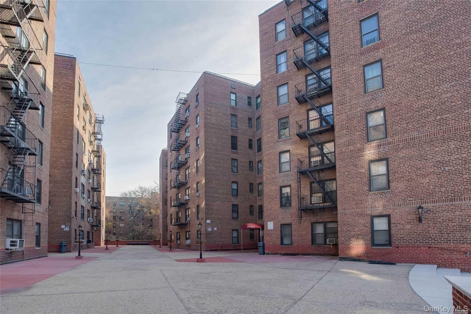 #12 photo, 83-77 Woodhaven Boulevard, クイーンズ区 Woodhaven , NY 11421