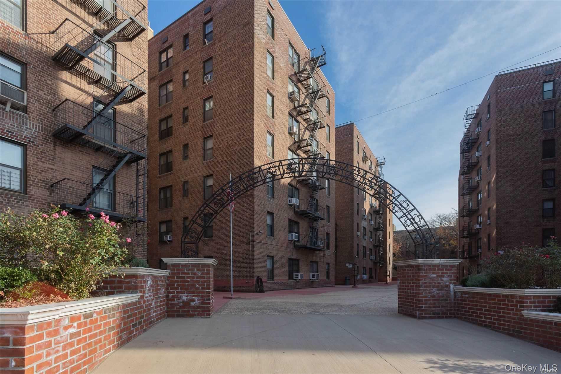 #13 photo, 83-77 Woodhaven Boulevard, クイーンズ区 Woodhaven , NY 11421