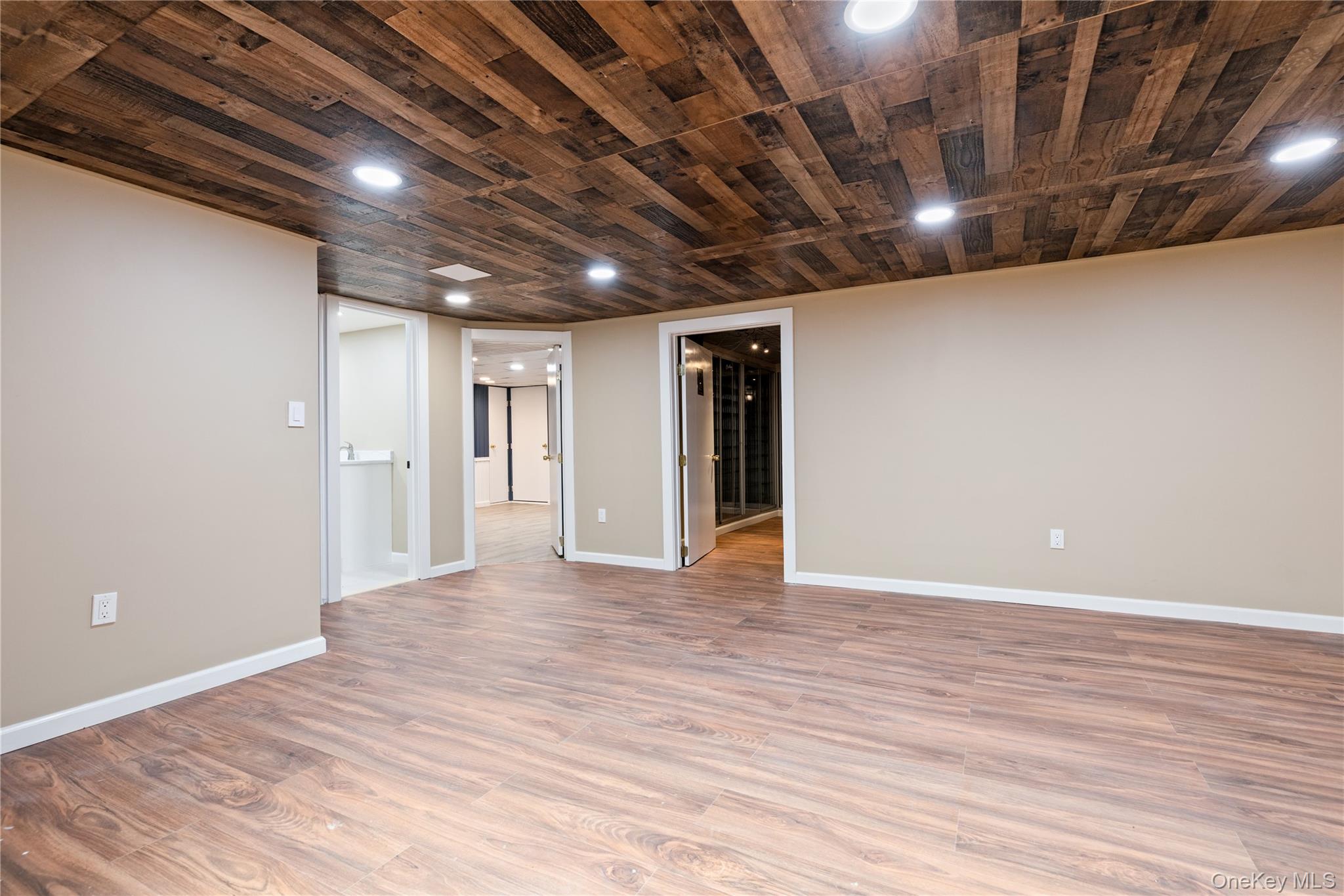 #20 photo, 348 Hauser Avenue, Holbrook , NY 11741