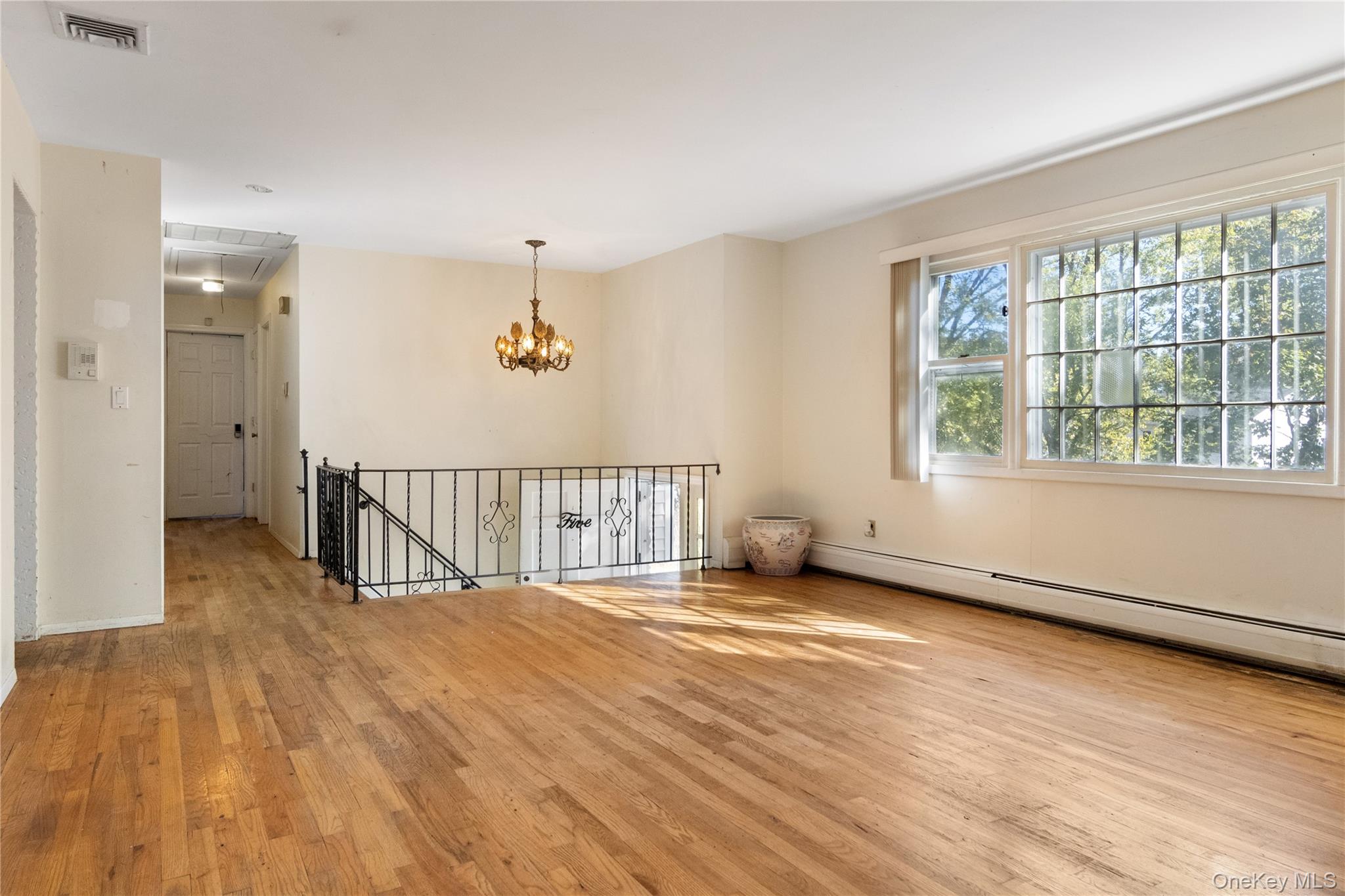 #11 photo, 5 Catalpa Court, Bardonia , NY 10954