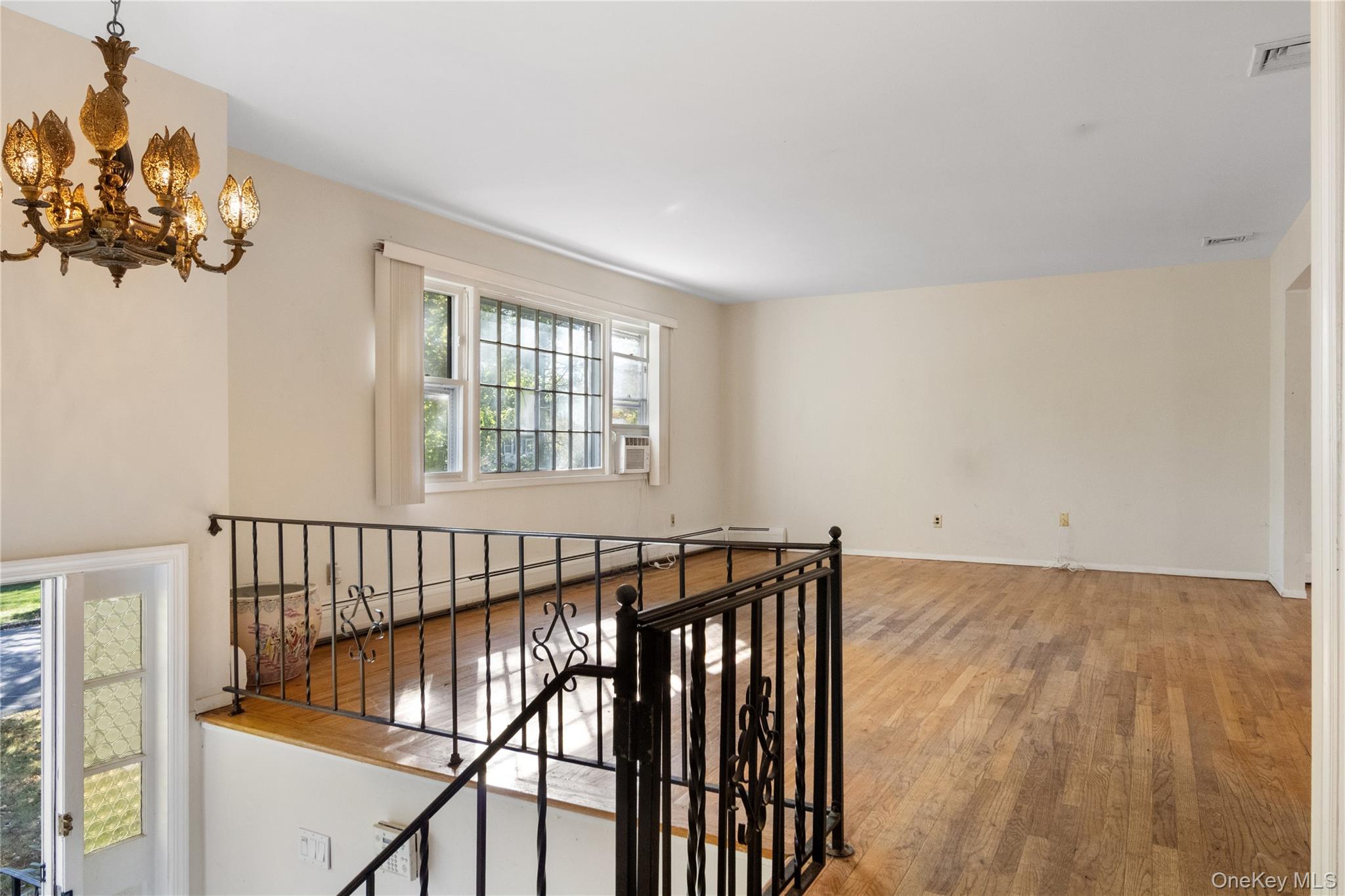 #4 photo, 5 Catalpa Court, Bardonia , NY 10954