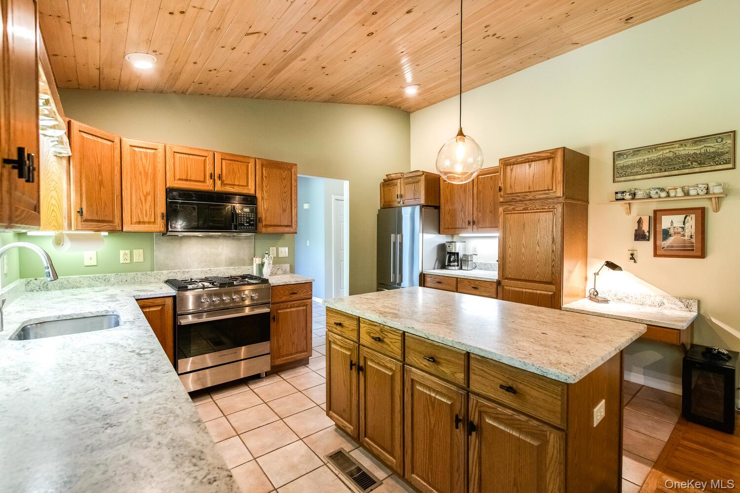 #13 photo, 10 Glen View Drive, Red Hook , NY 12571