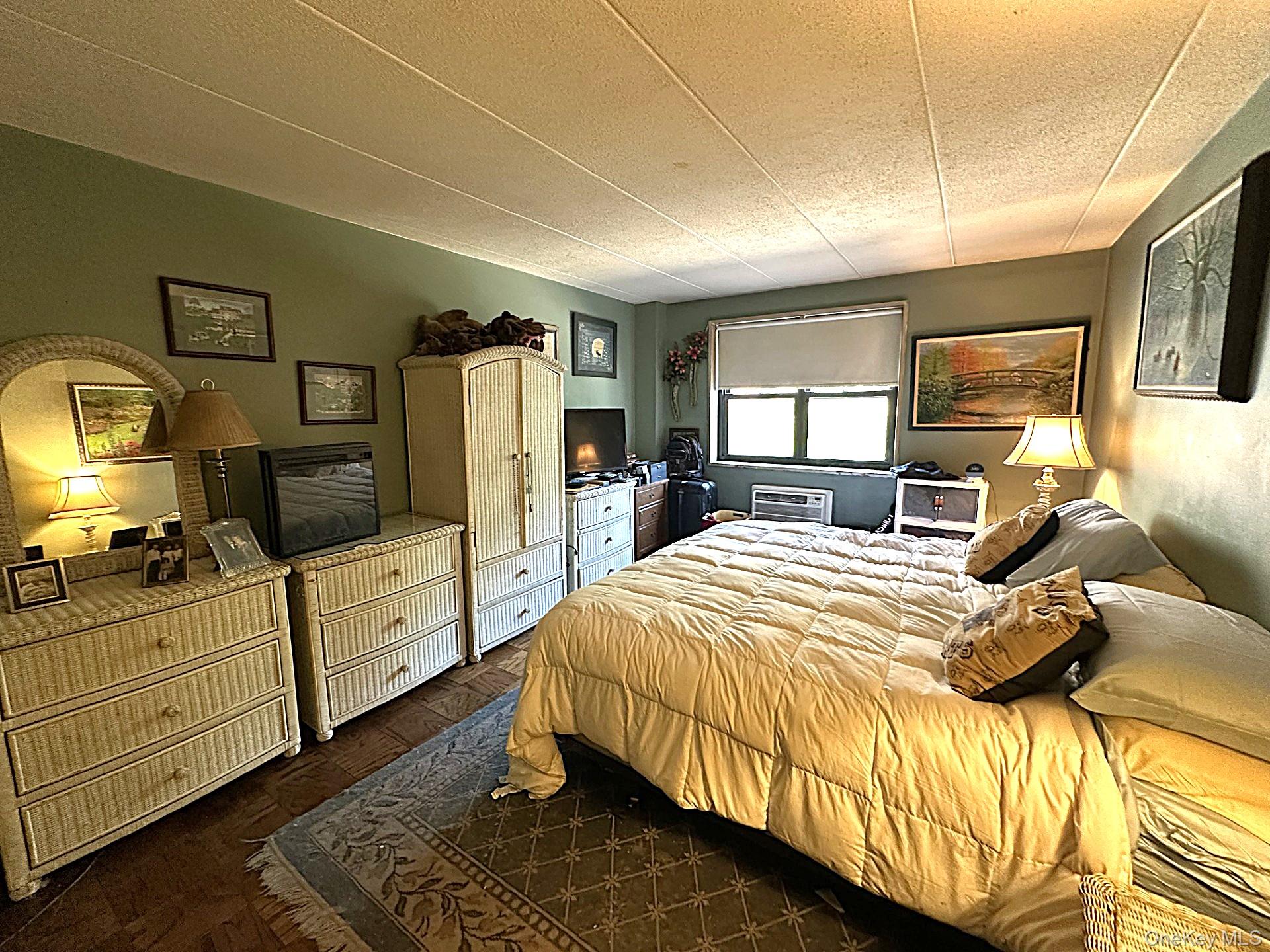 #9 photo, 1085 Warburton Avenue, Yonkers , NY 10701