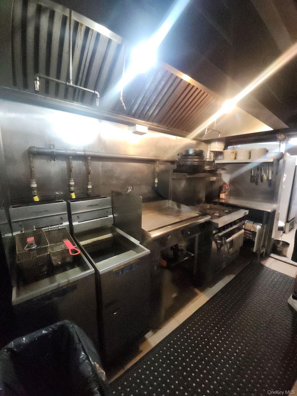 #19 photo, 182 W Burnside Avenue, Bronx , NY 10453