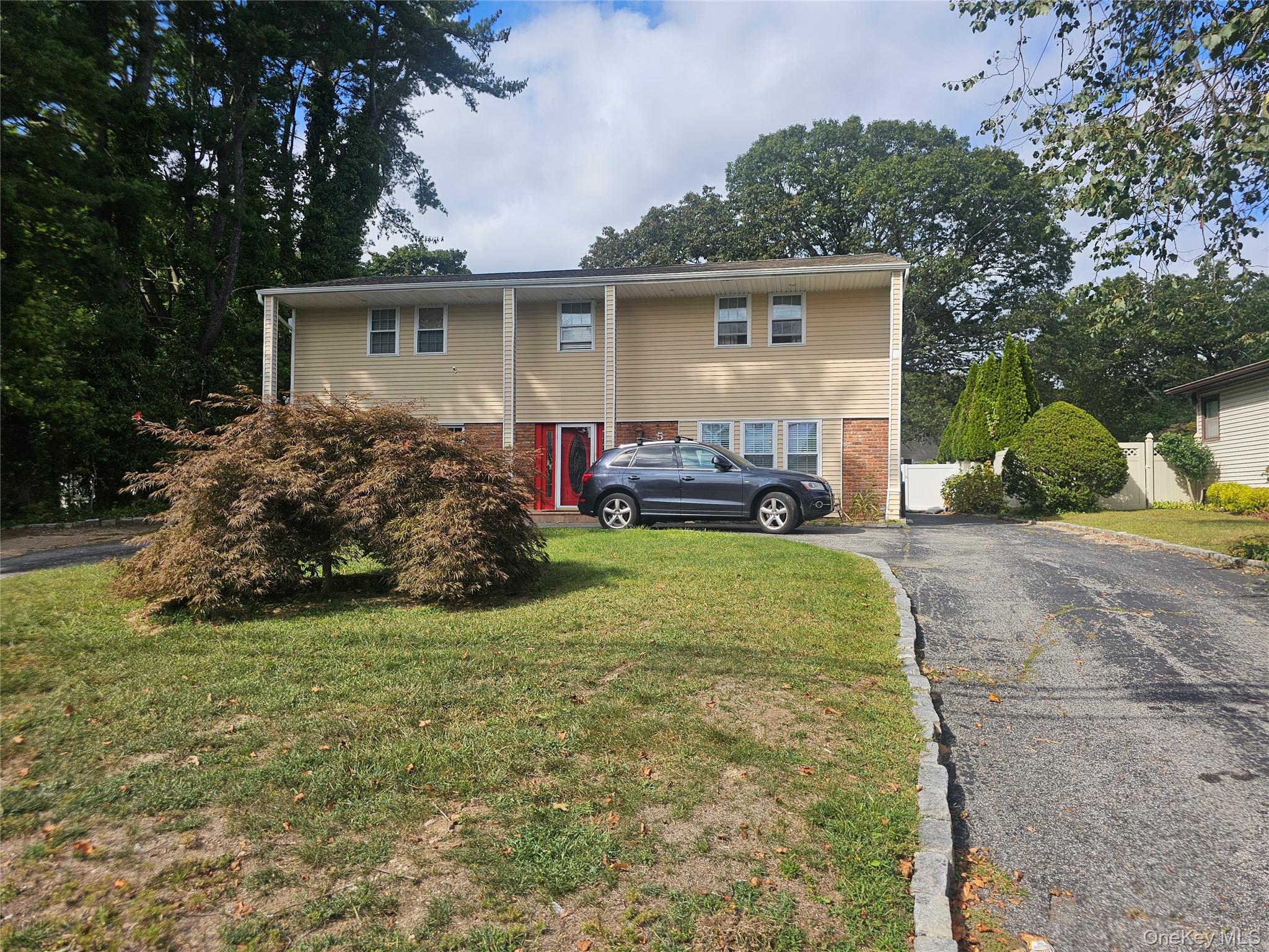 #2 photo, 5 Lincoln Avenue, Smithtown , NY 11787