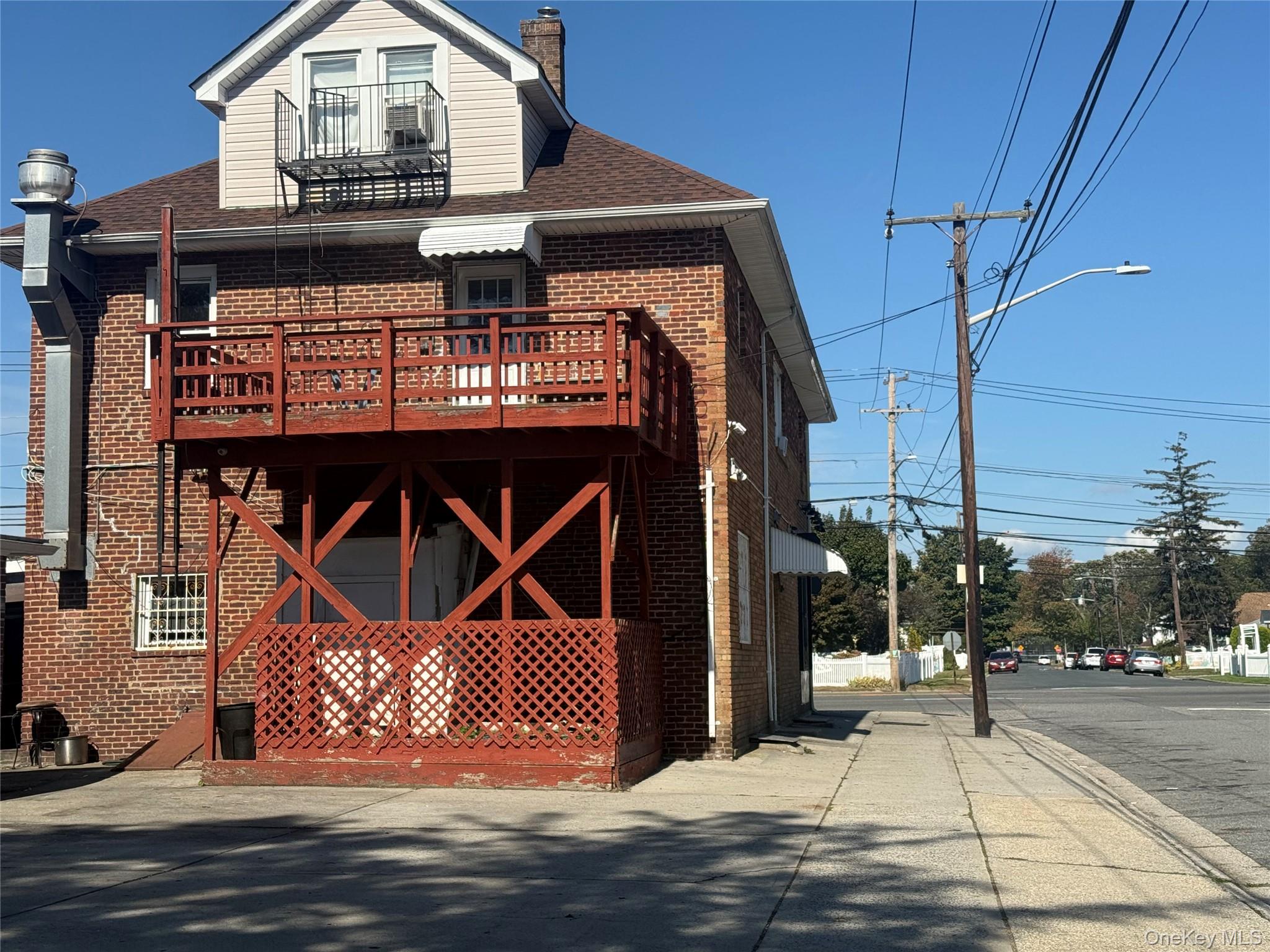 #13 photo, 670 Dixon Avenue, Copiague , NY 11726