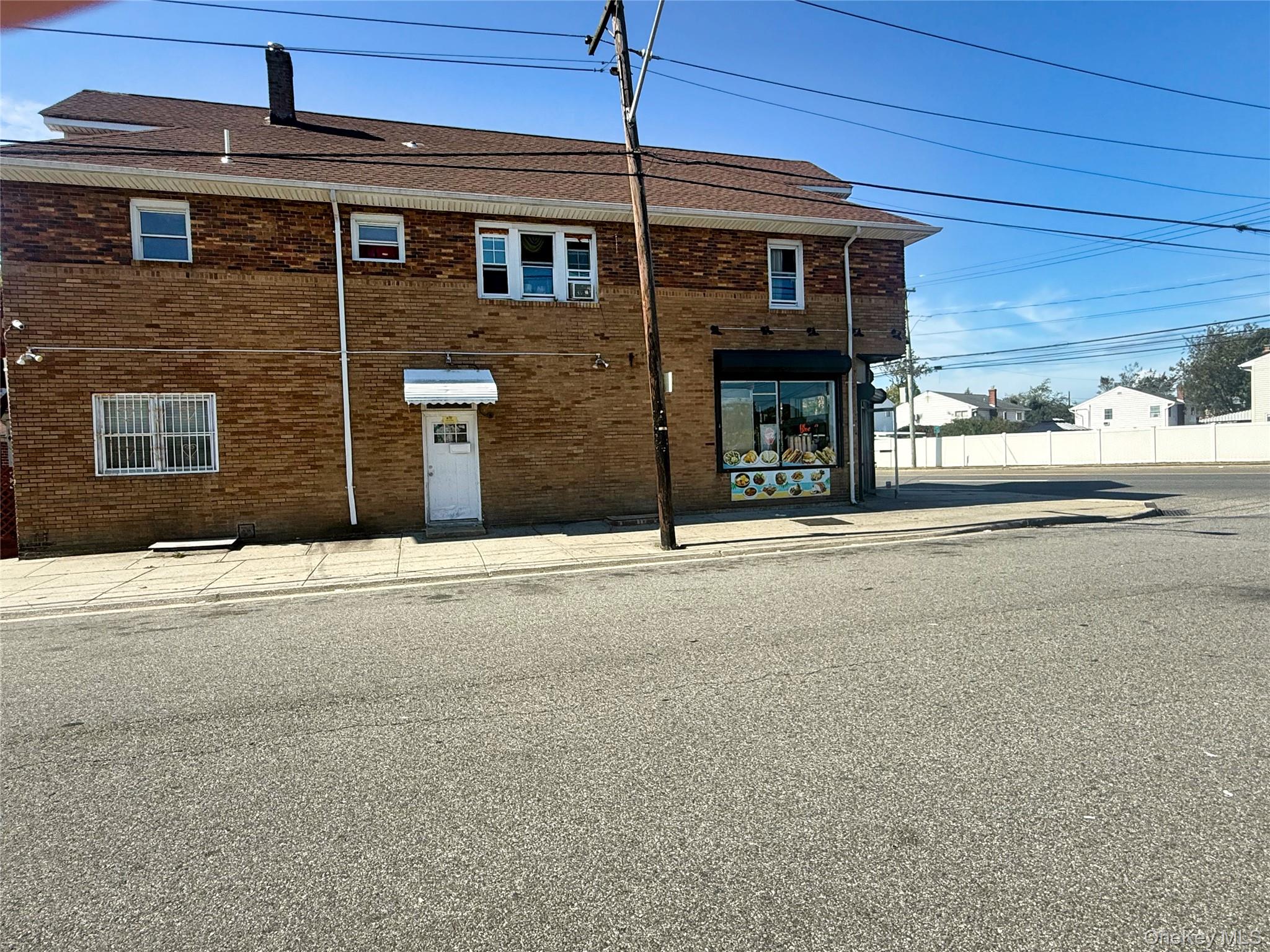 #14 photo, 670 Dixon Avenue, Copiague , NY 11726