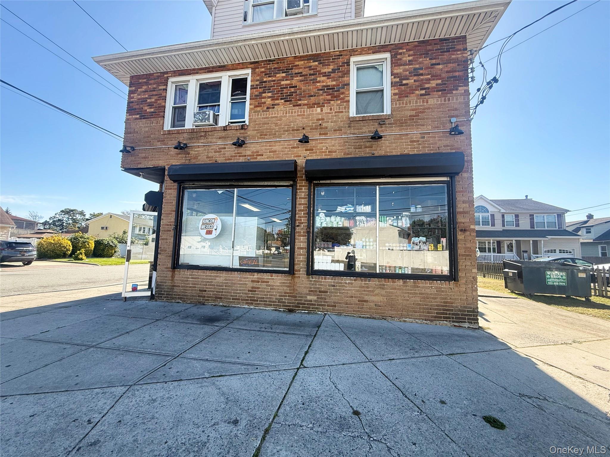 #3 photo, 670 Dixon Avenue, Copiague , NY 11726