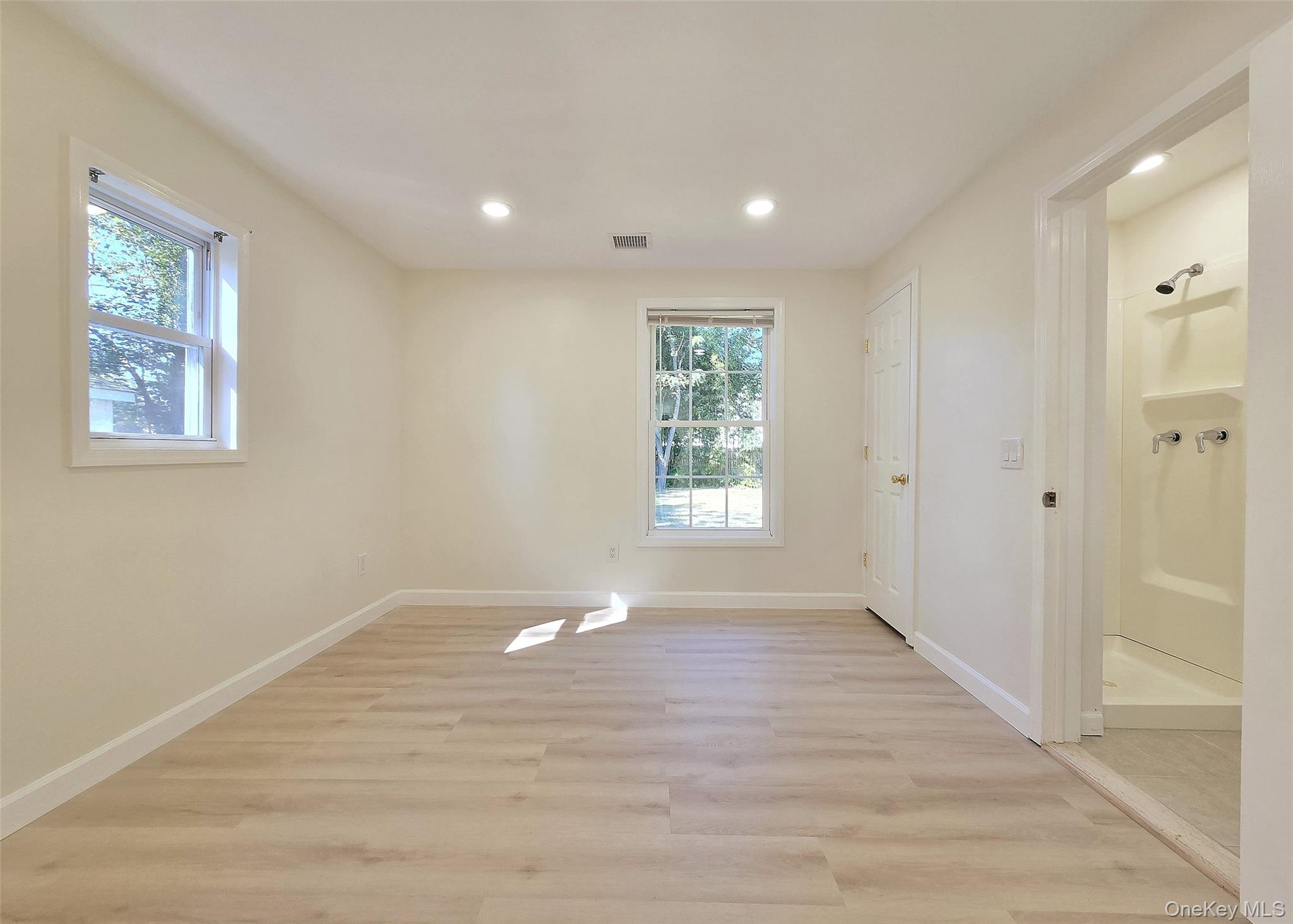 #7 photo, 49 Shore Drive, サフォーク郡 Mastic Beach , NY 11951