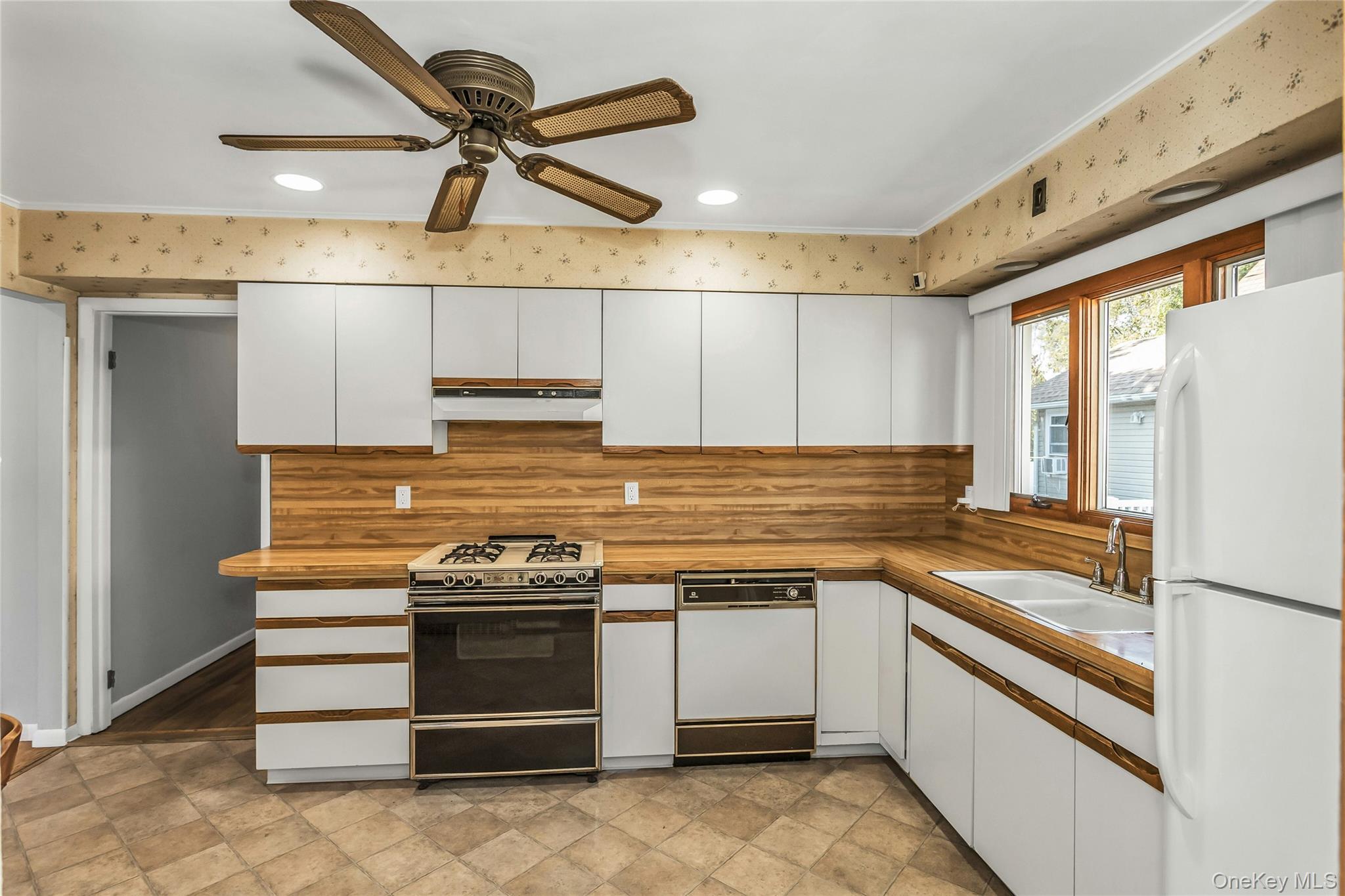 #14 photo, 148 William Street, Valley Stream , NY 11580