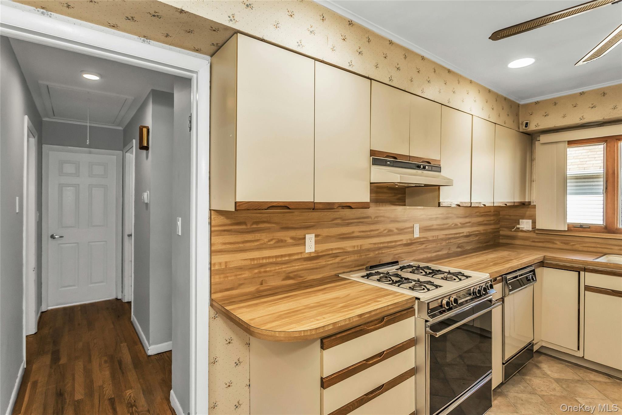 #15 photo, 148 William Street, Valley Stream , NY 11580