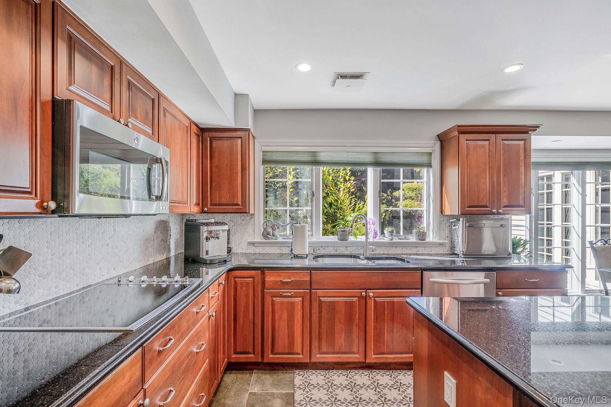 #12 photo, 6 Buckingham Drive, Dix Hills , NY 11746