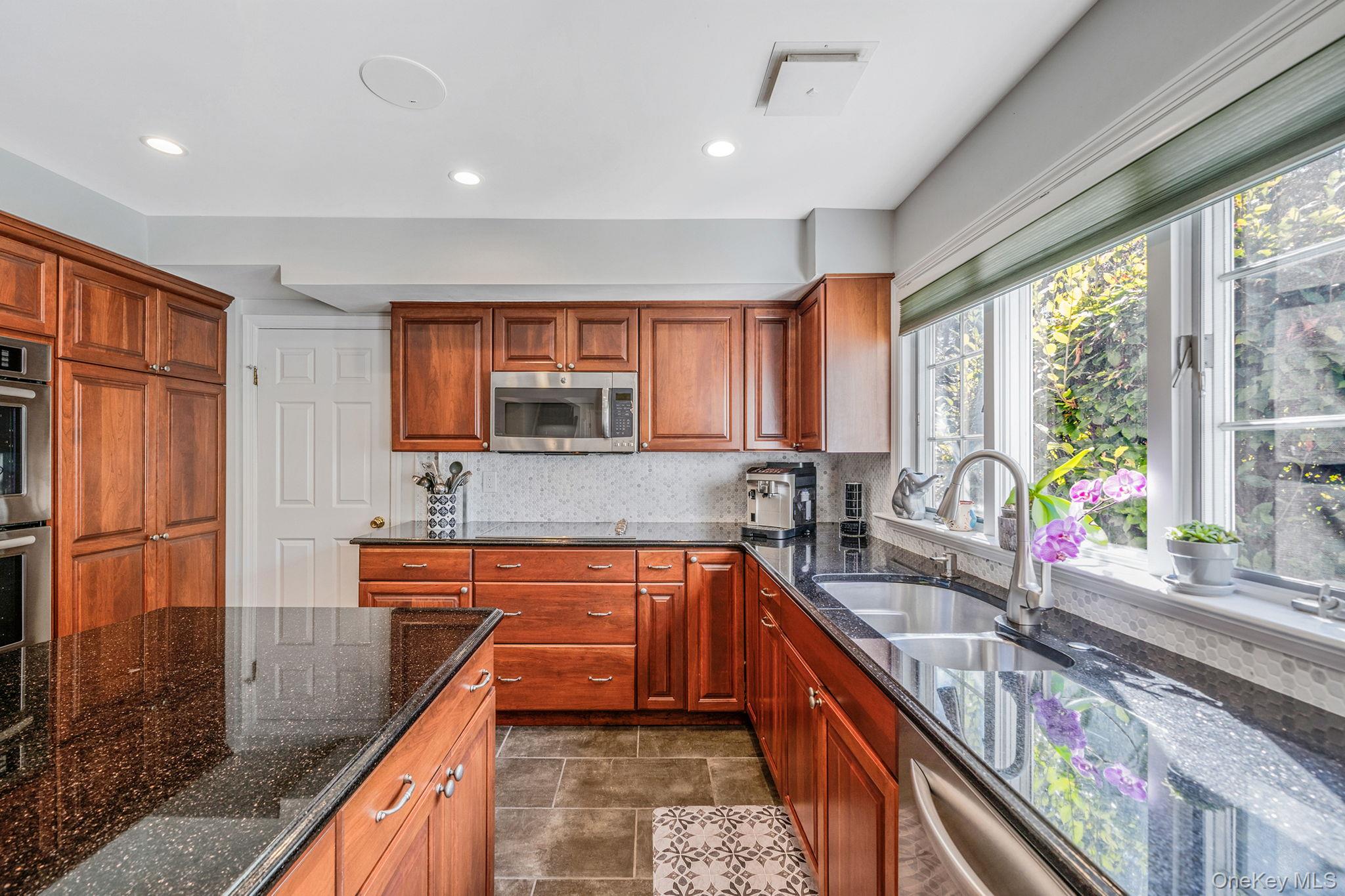 #14 photo, 6 Buckingham Drive, Dix Hills , NY 11746