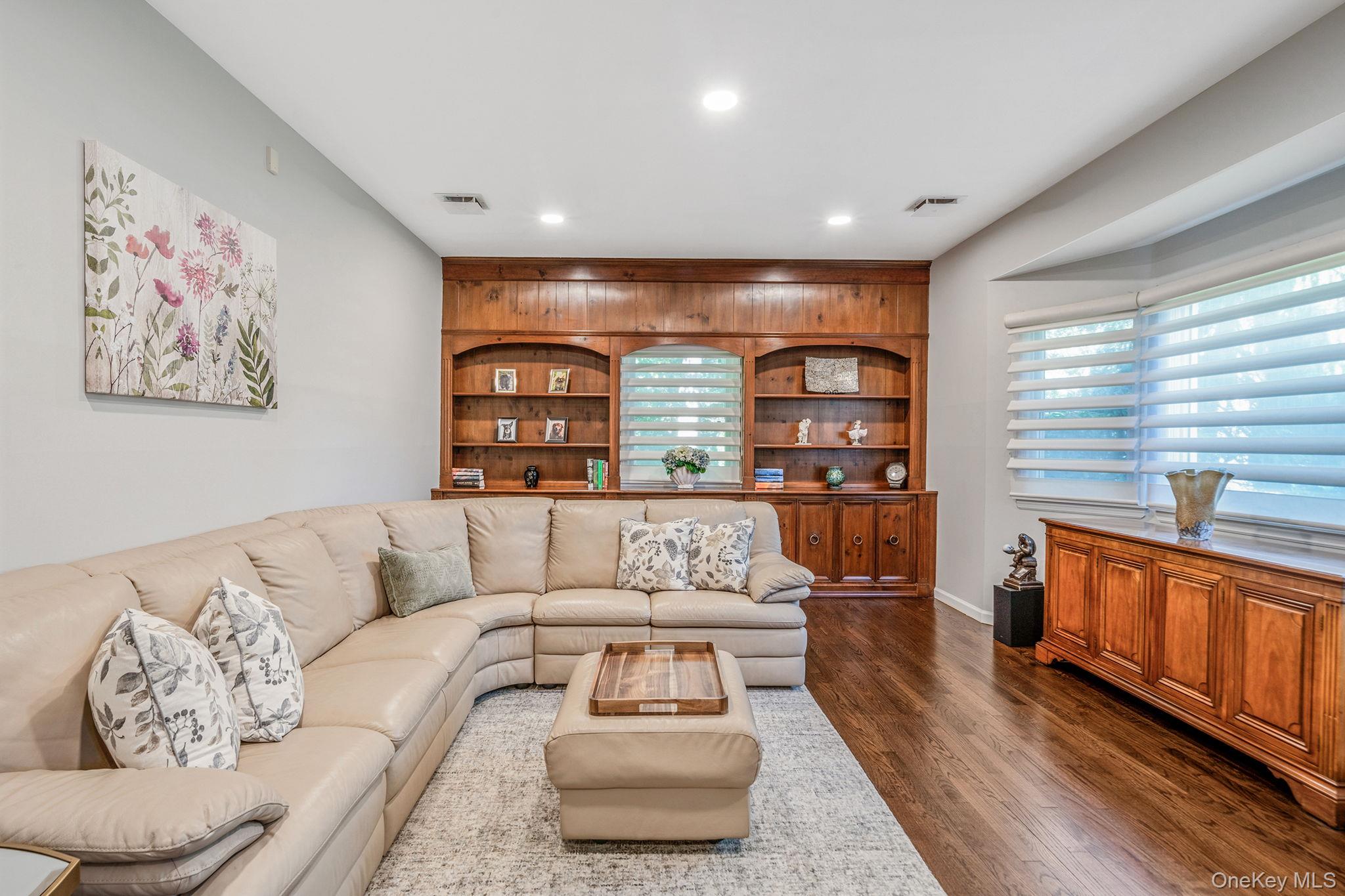 #17 photo, 6 Buckingham Drive, Dix Hills , NY 11746