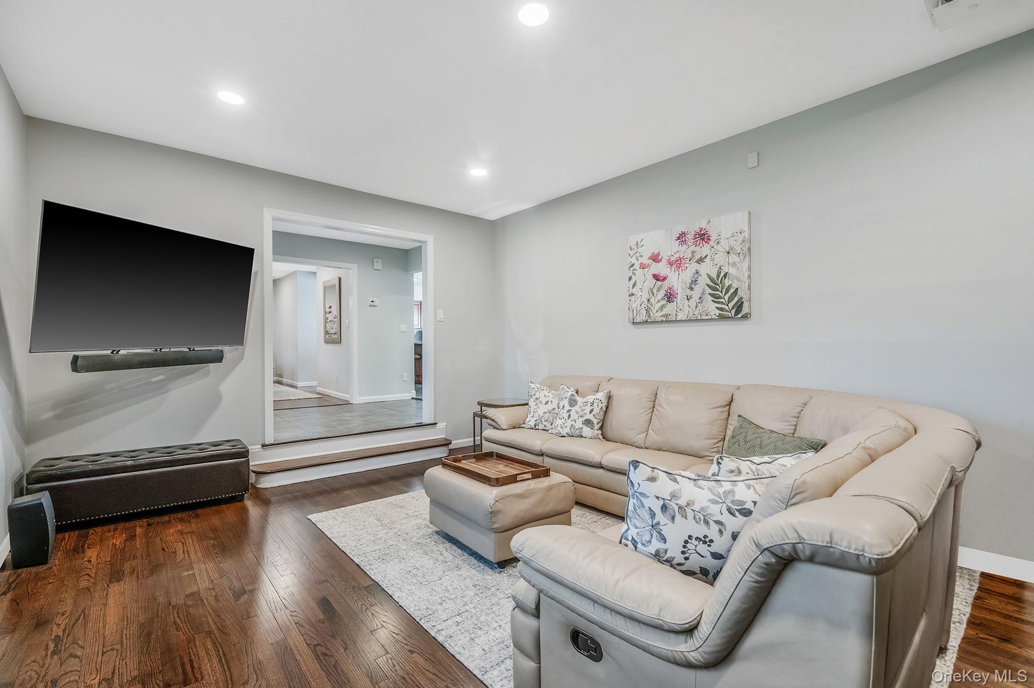 #18 photo, 6 Buckingham Drive, Dix Hills , NY 11746