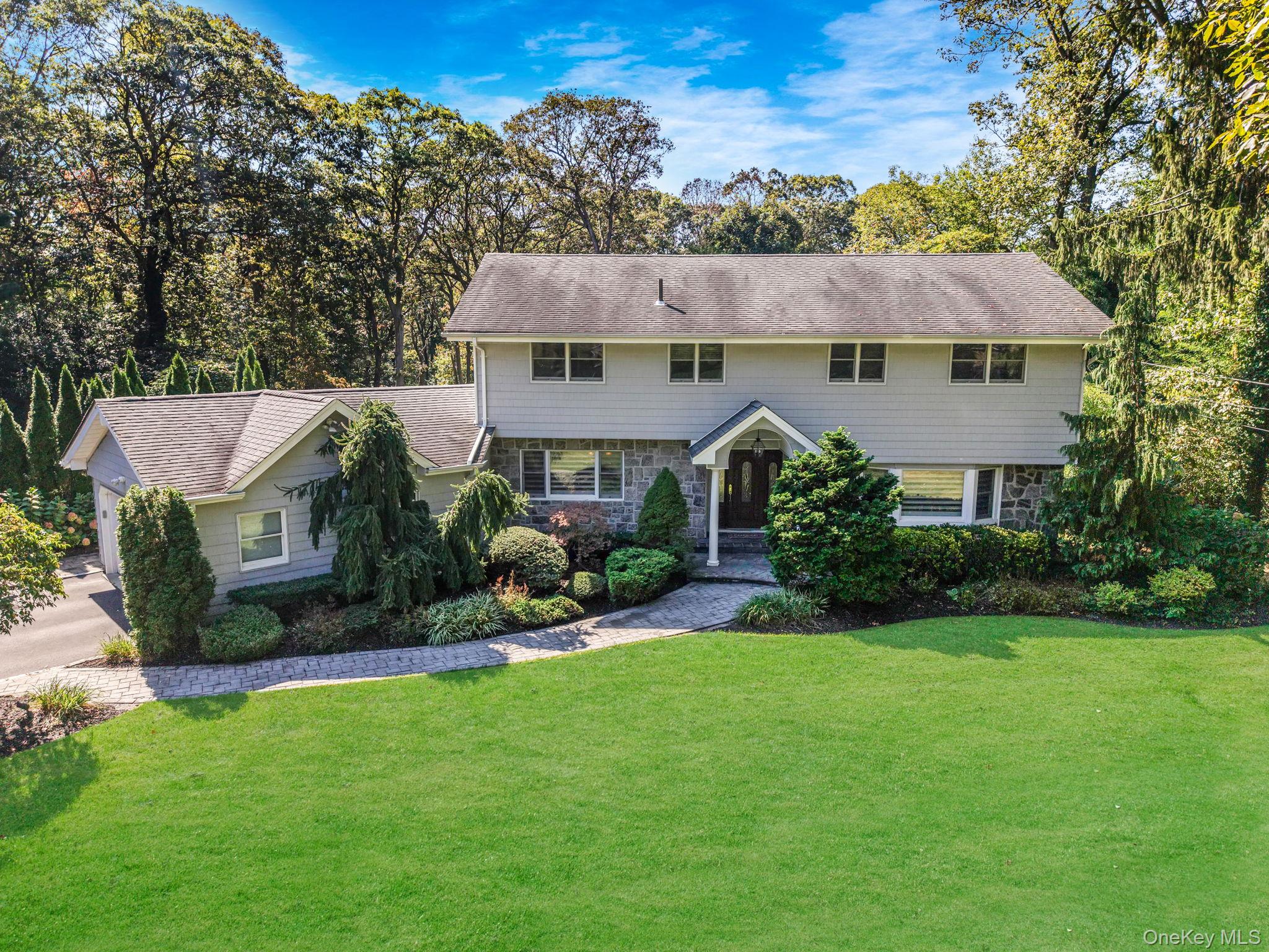 #3 photo, 6 Buckingham Drive, Dix Hills , NY 11746