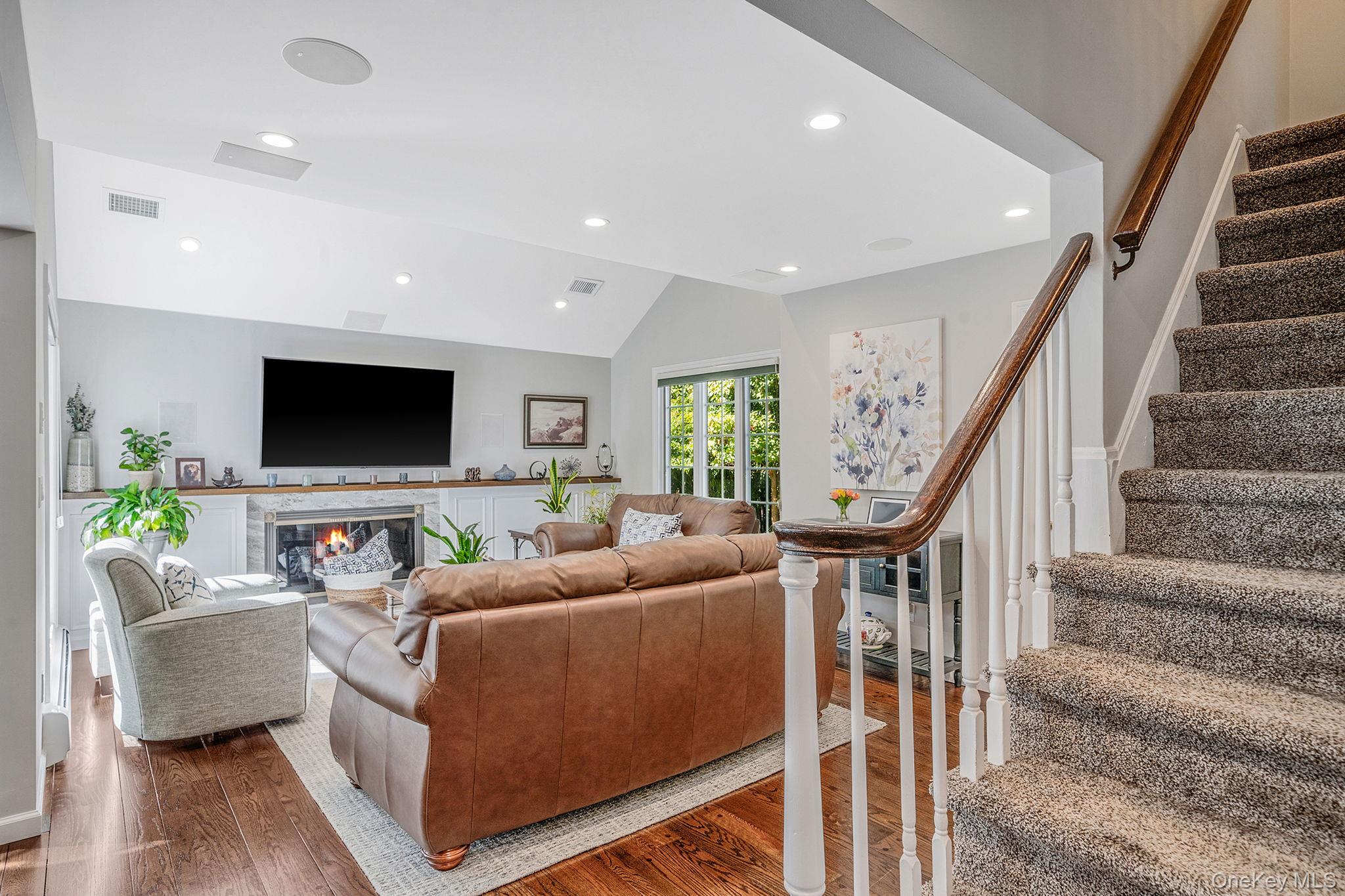 #5 photo, 6 Buckingham Drive, Dix Hills , NY 11746