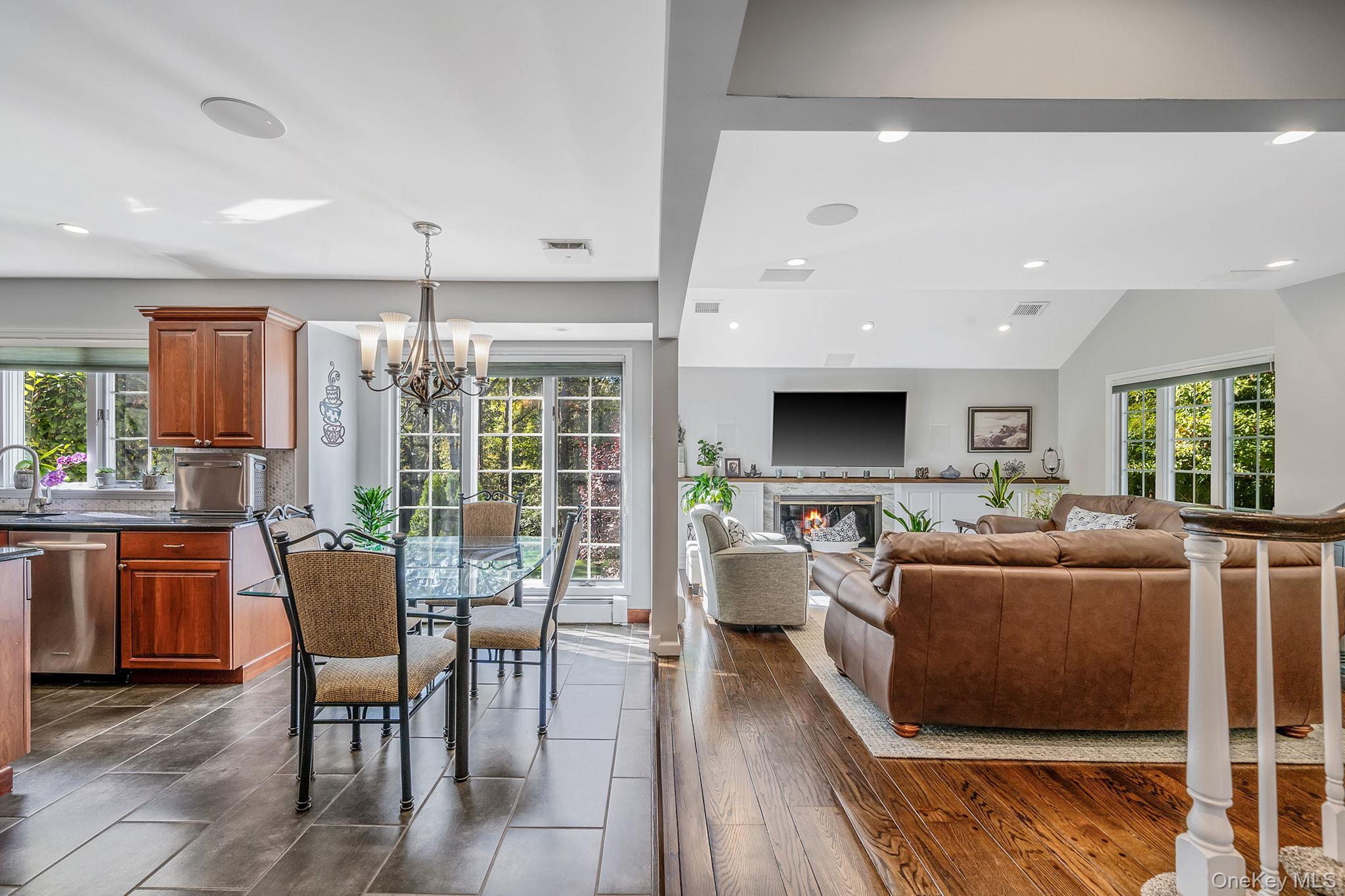 #6 photo, 6 Buckingham Drive, Dix Hills , NY 11746