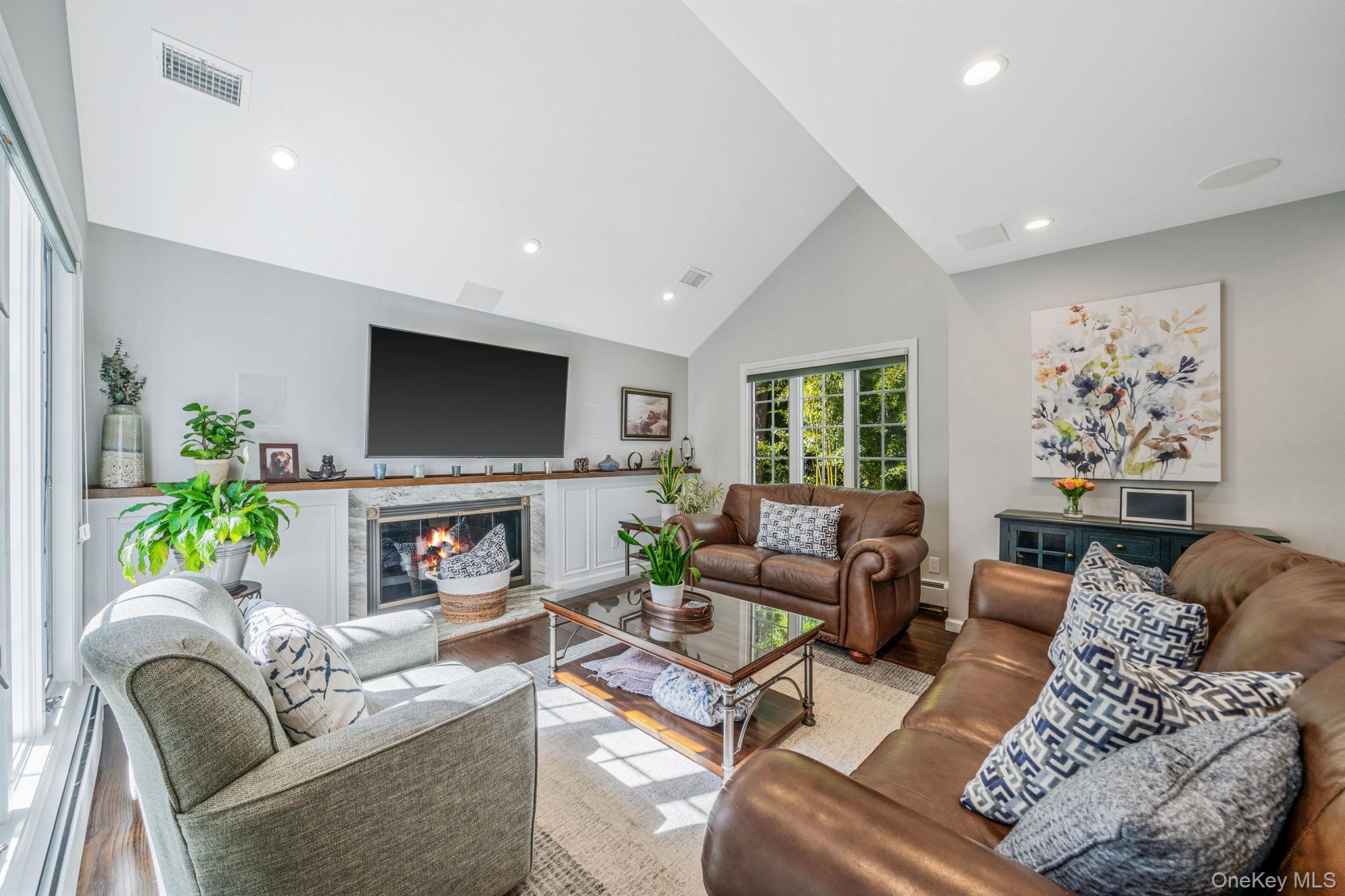 #7 photo, 6 Buckingham Drive, Dix Hills , NY 11746