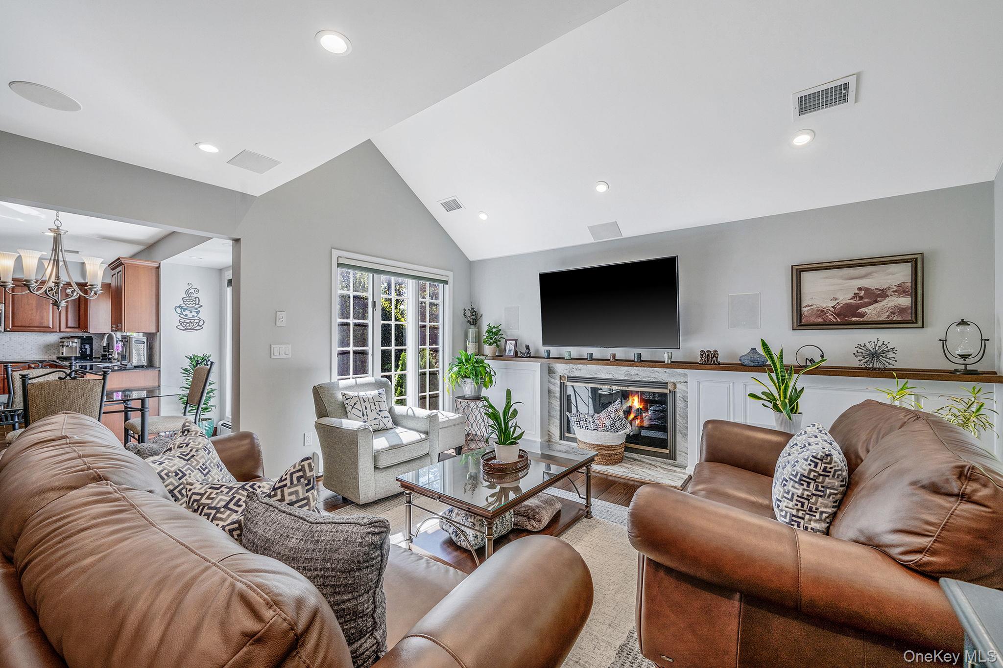 #8 photo, 6 Buckingham Drive, Dix Hills , NY 11746