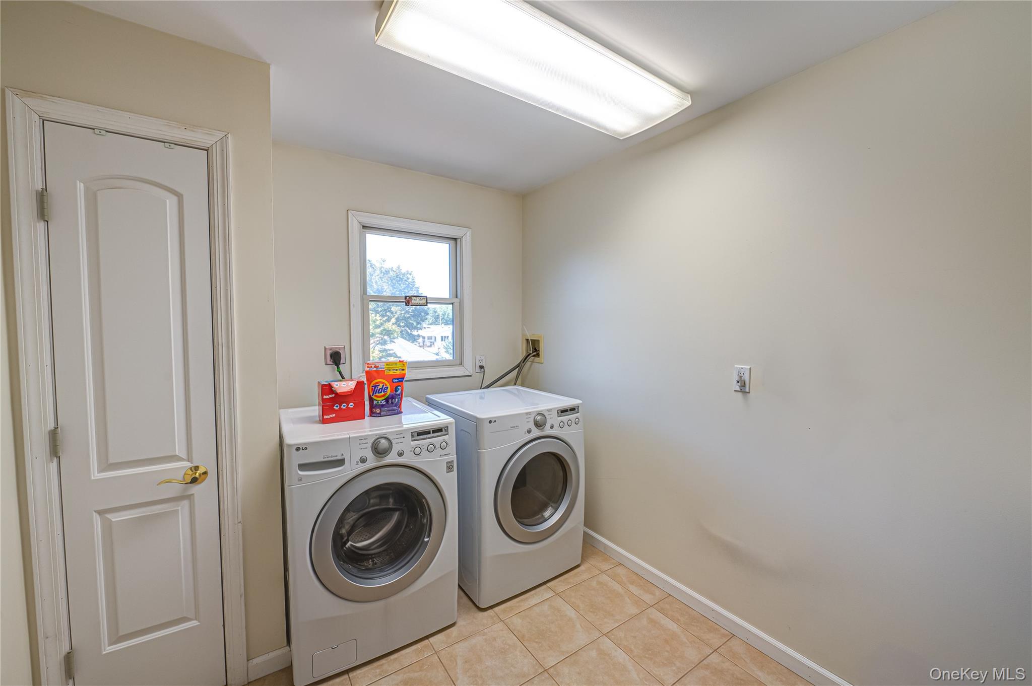 #20 photo, 81 Kenwood Drive, Bohemia , NY 11716