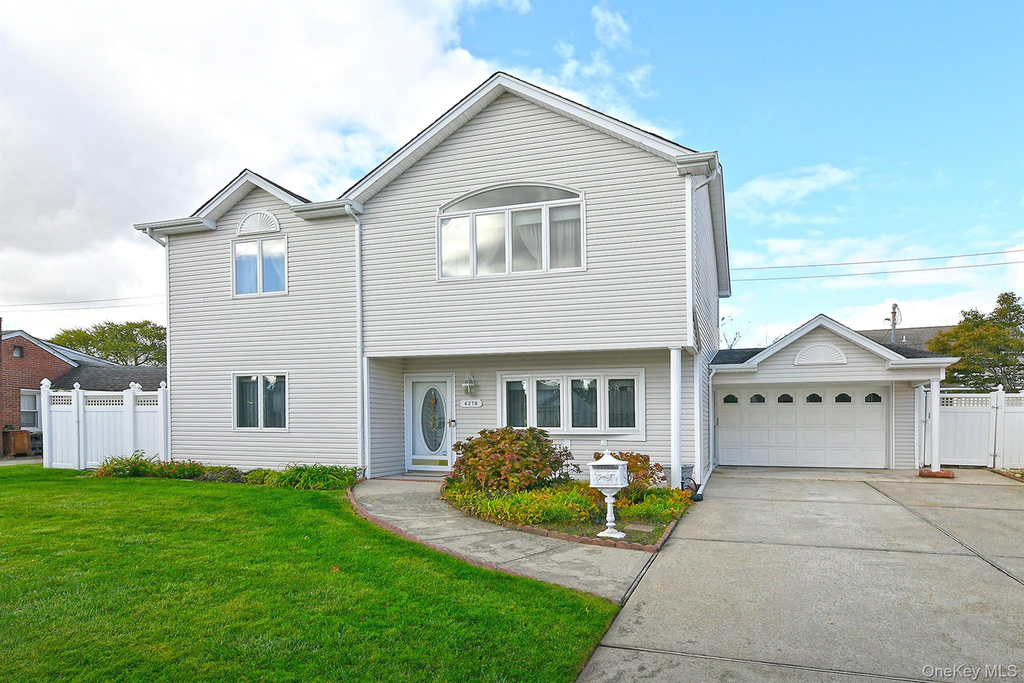 #2 photo, 4278 Clarissa Road, Bethpage , NY 11714