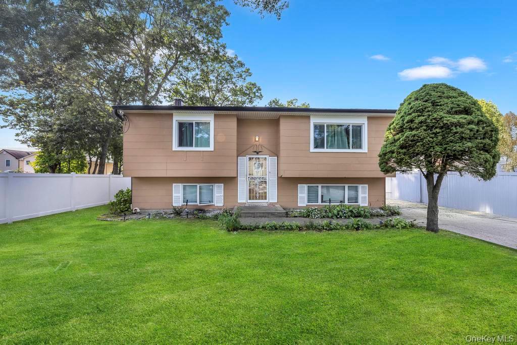 #1 photo, 12 Roosevelt Avenue, Greenlawn , NY 11740