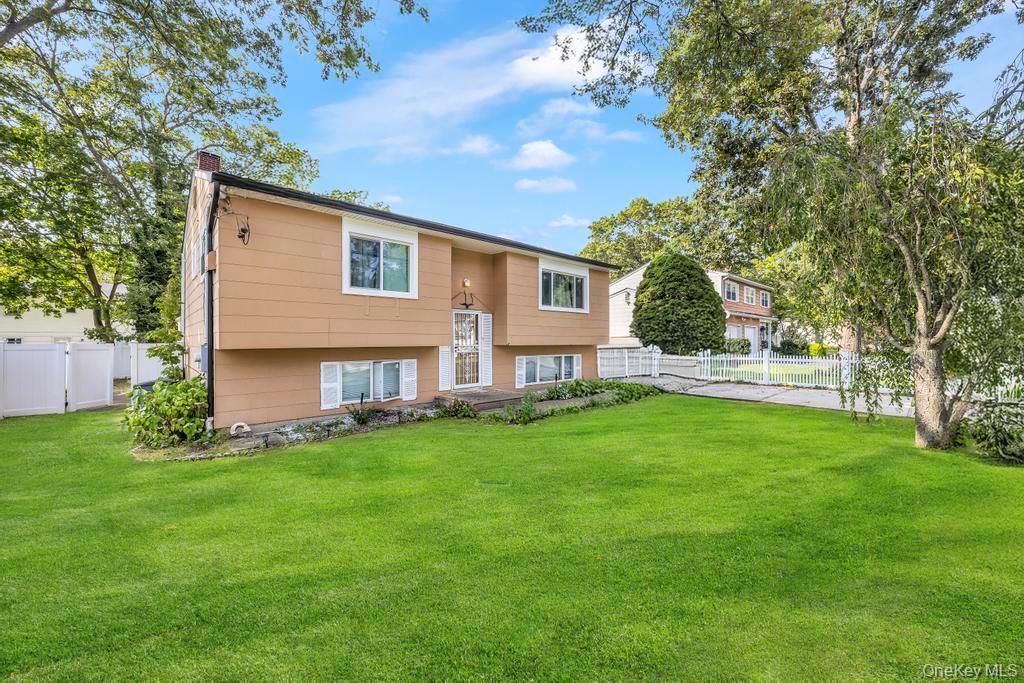 #2 photo, 12 Roosevelt Avenue, Greenlawn , NY 11740