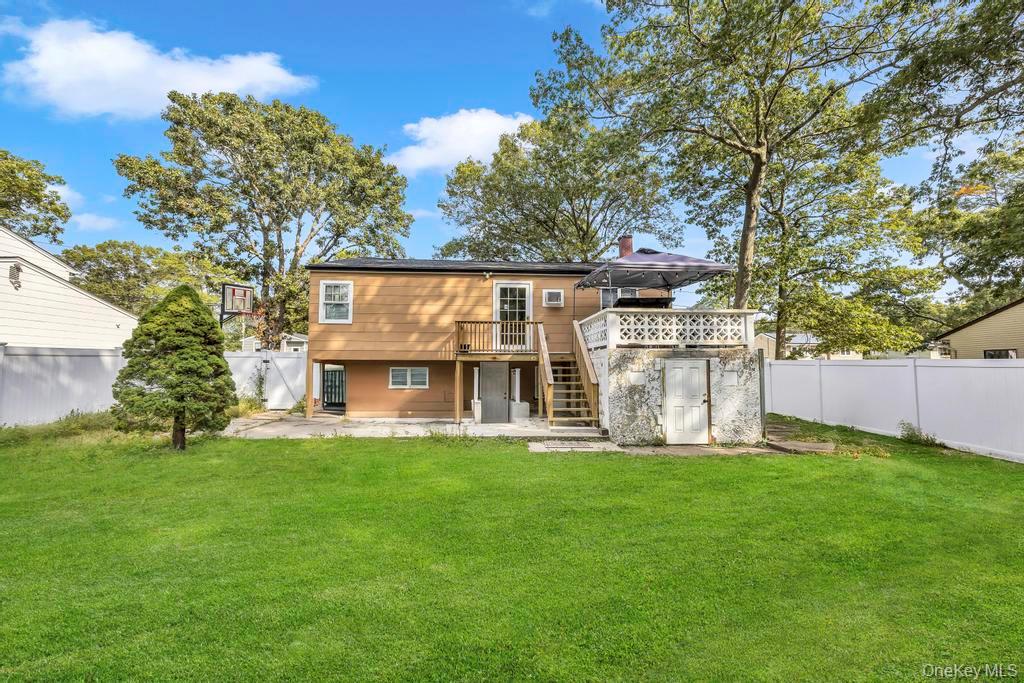 #3 photo, 12 Roosevelt Avenue, Greenlawn , NY 11740