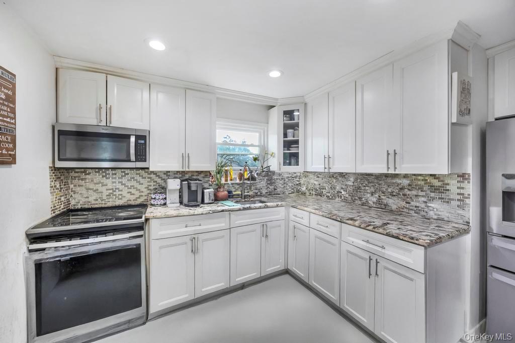 #7 photo, 12 Roosevelt Avenue, Greenlawn , NY 11740