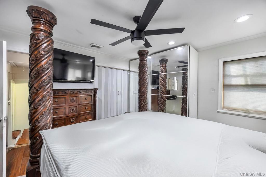 #8 photo, 12 Roosevelt Avenue, Greenlawn , NY 11740